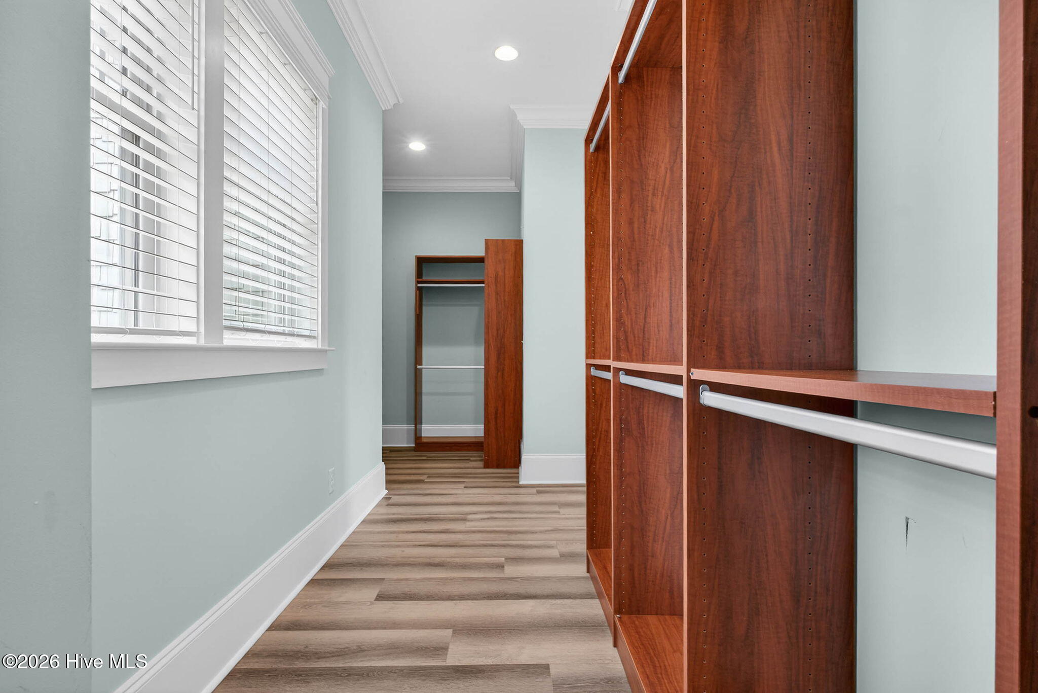 100563982 | Photo 36