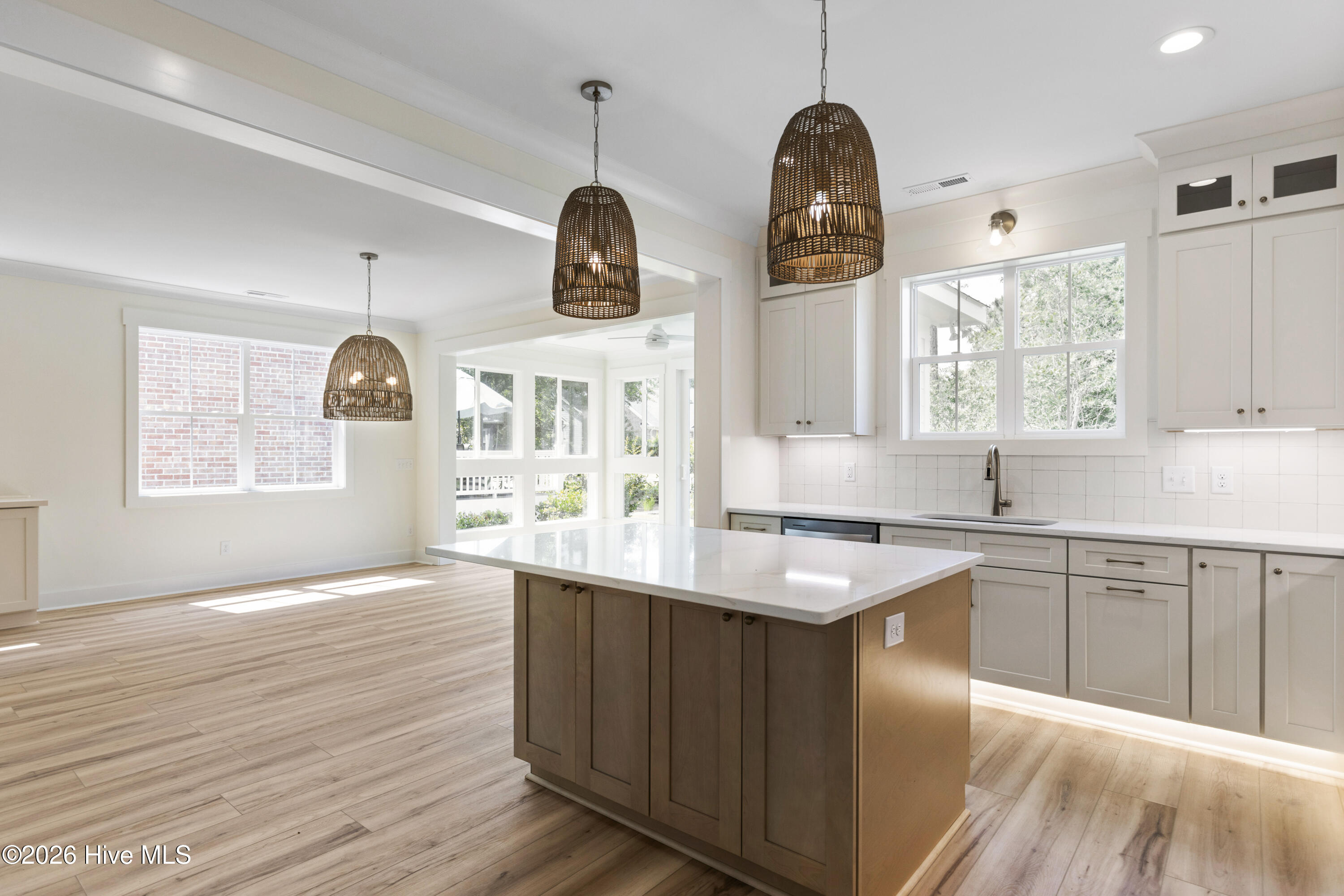 100553830 | Photo 18