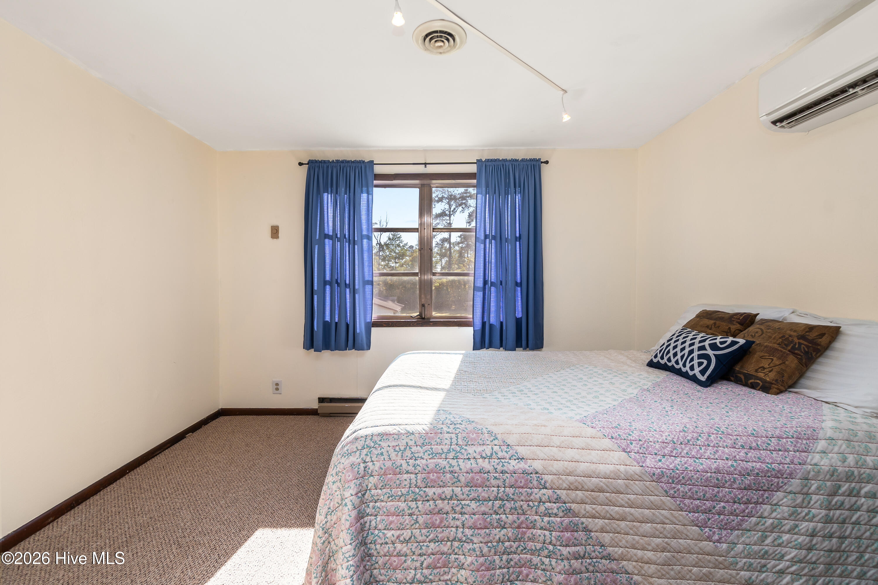 3rd bed upstairs