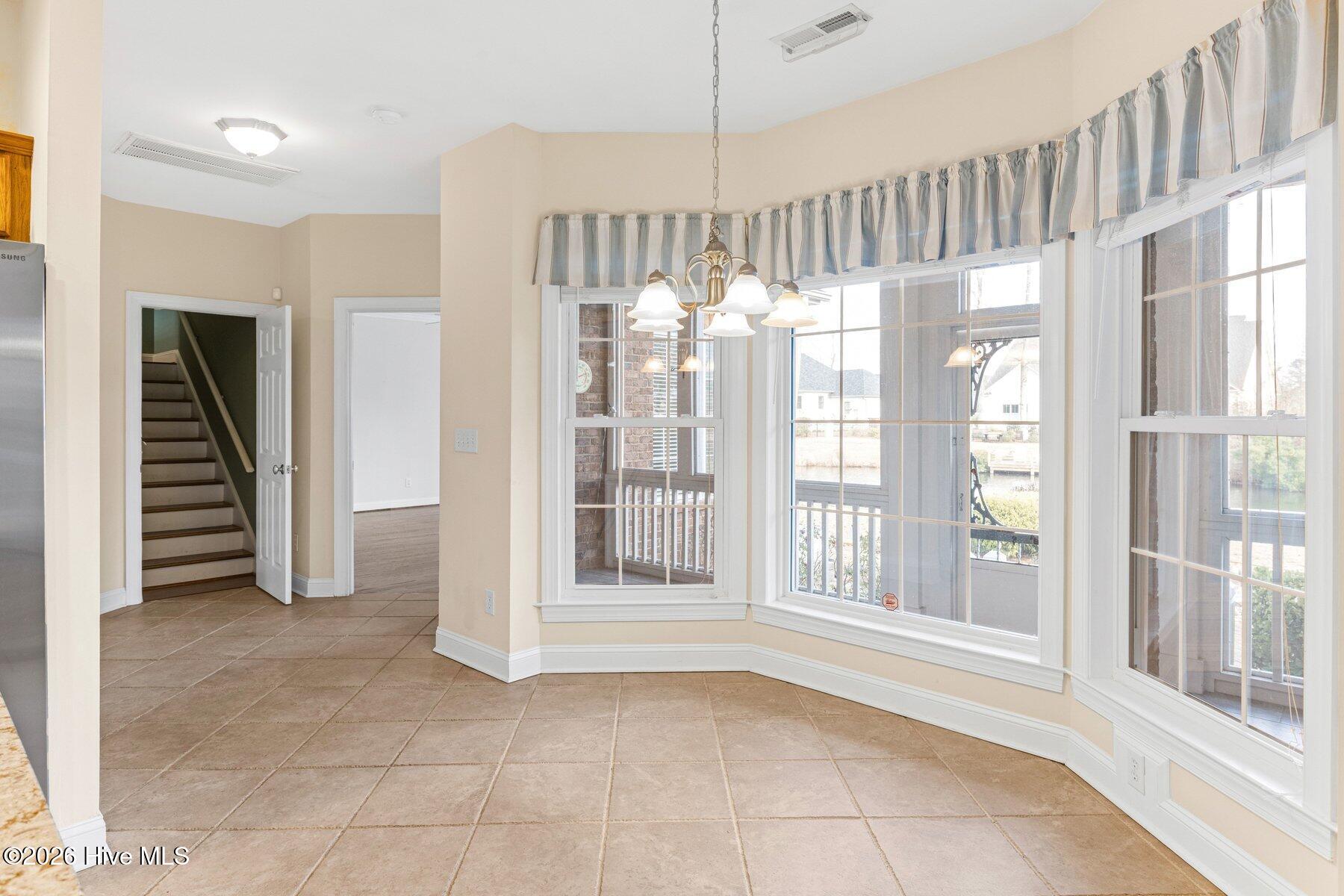 100547238 | Photo 12