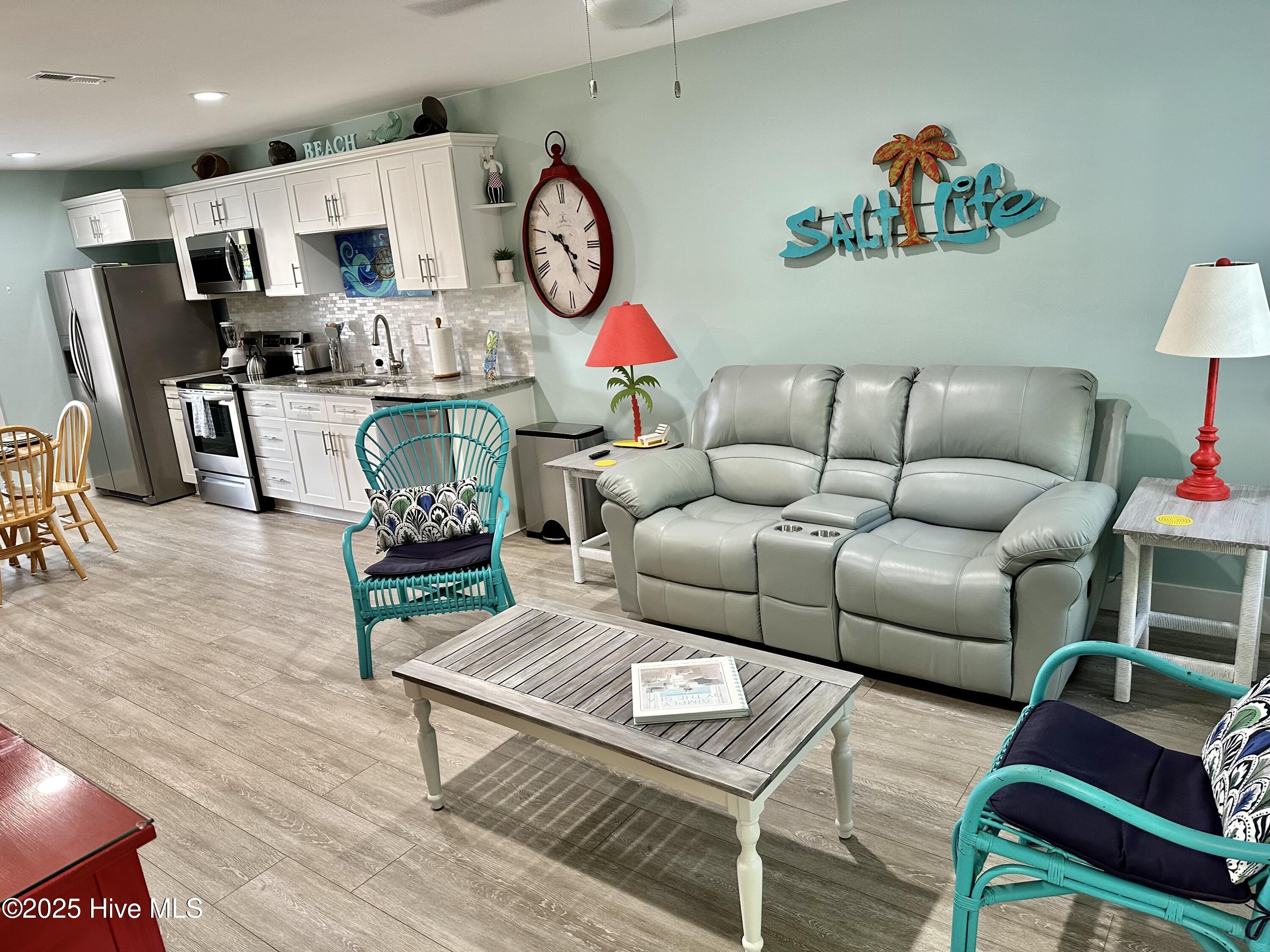 100559925 | Photo 60