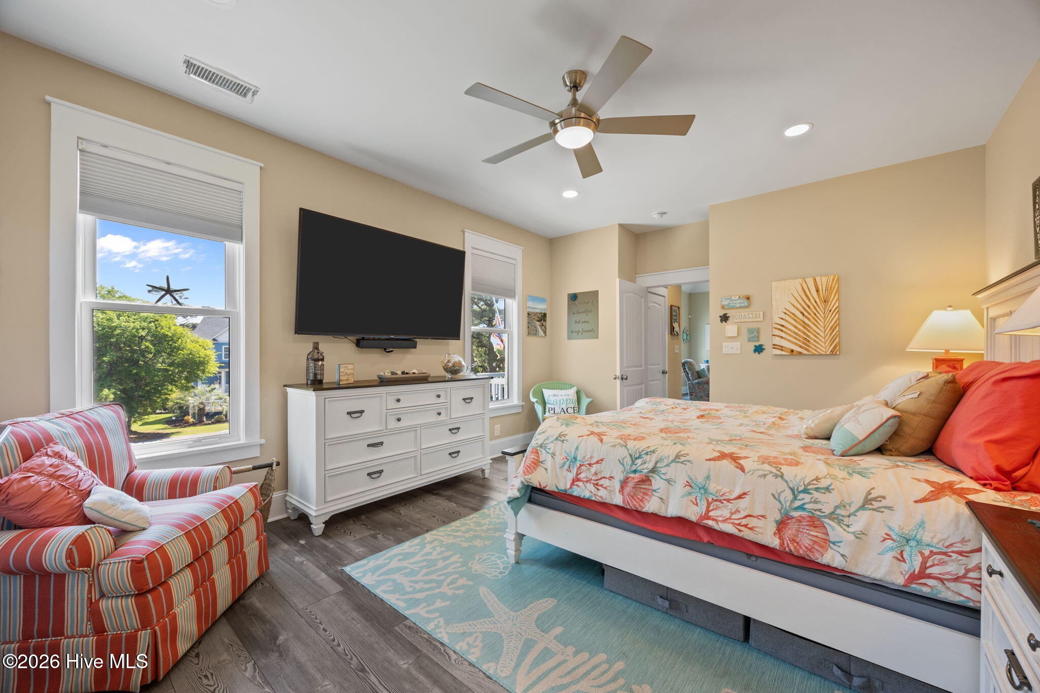 100567463 | Photo 34