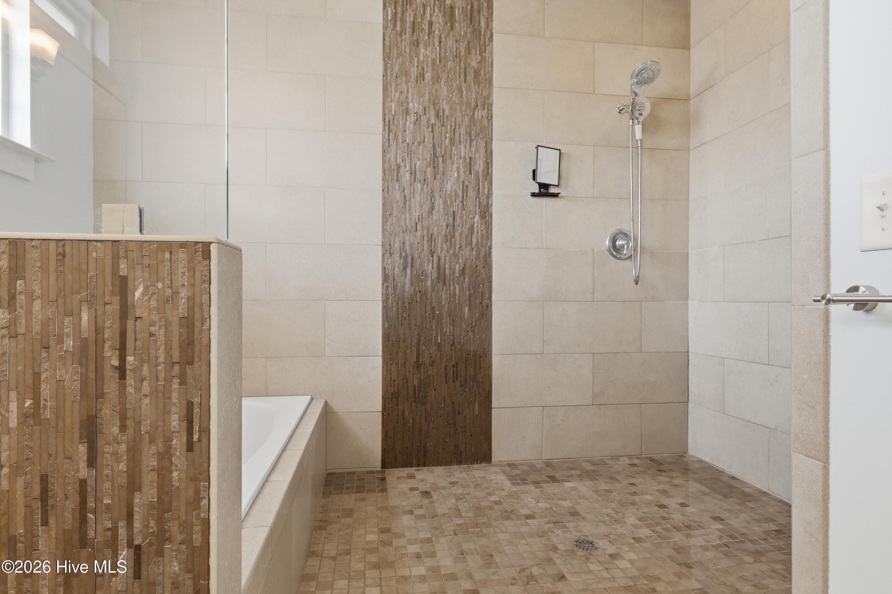 100564294 | Photo 51