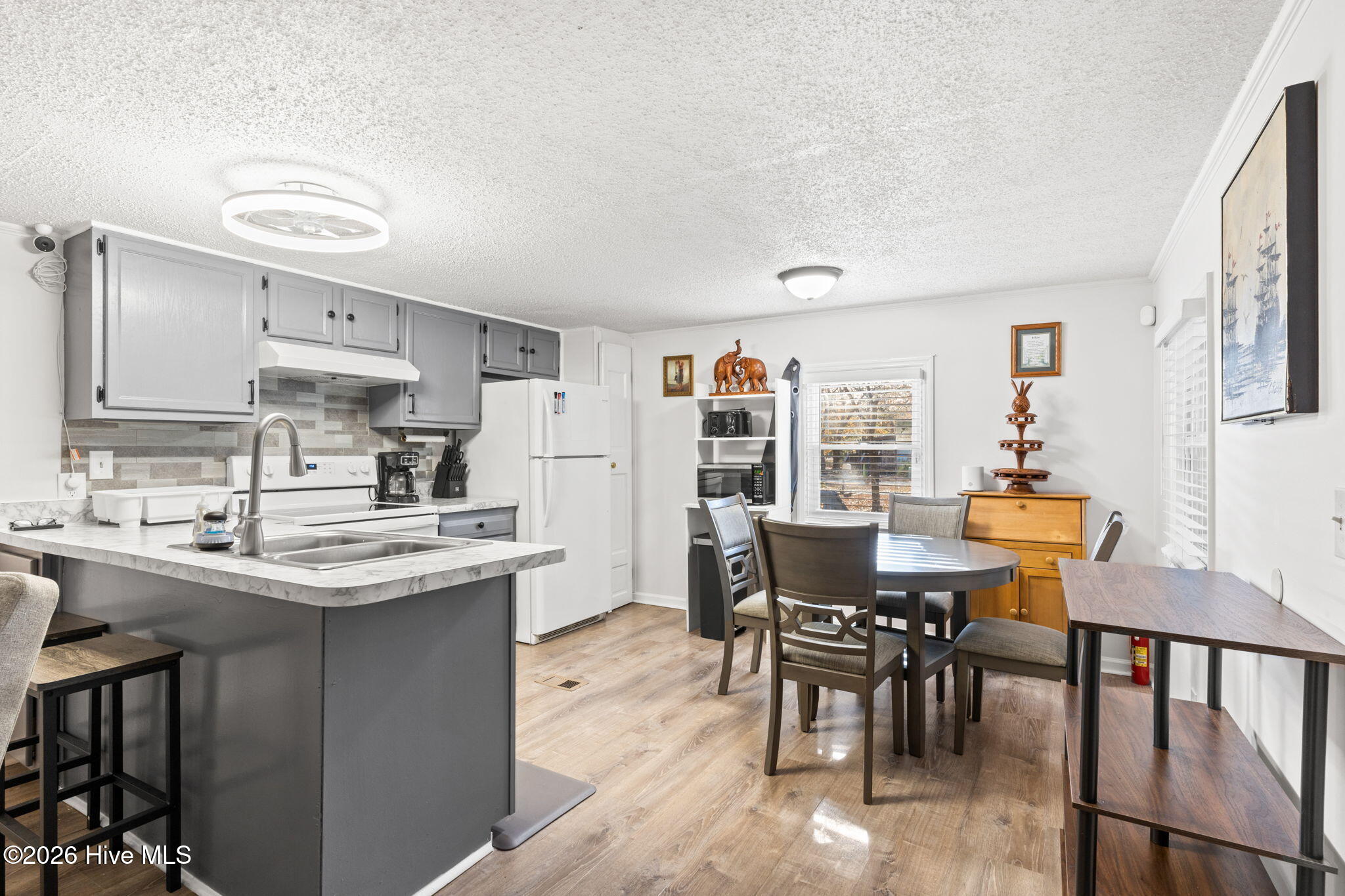 100547685 | Photo 21