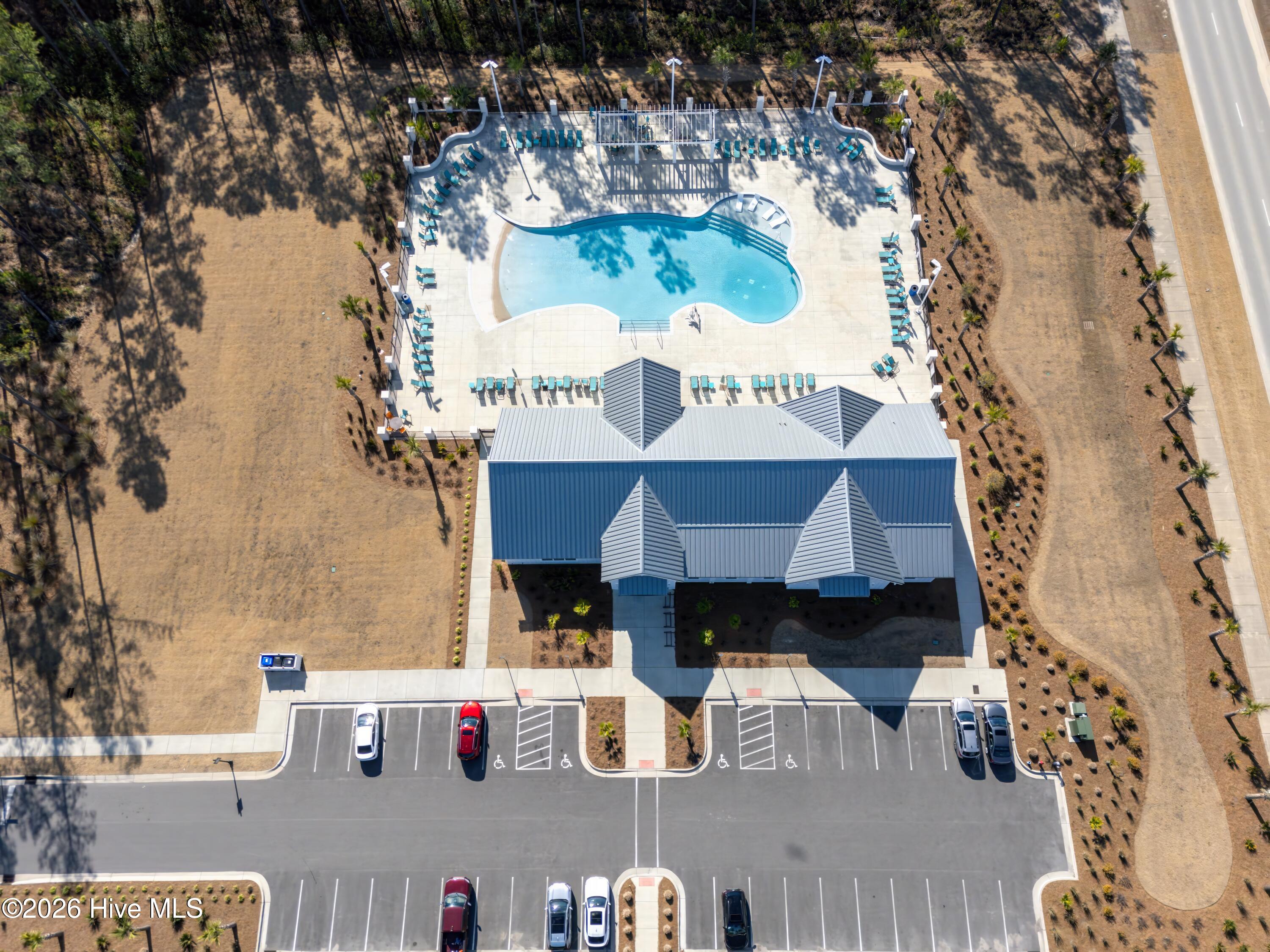 100564310 | Photo 75