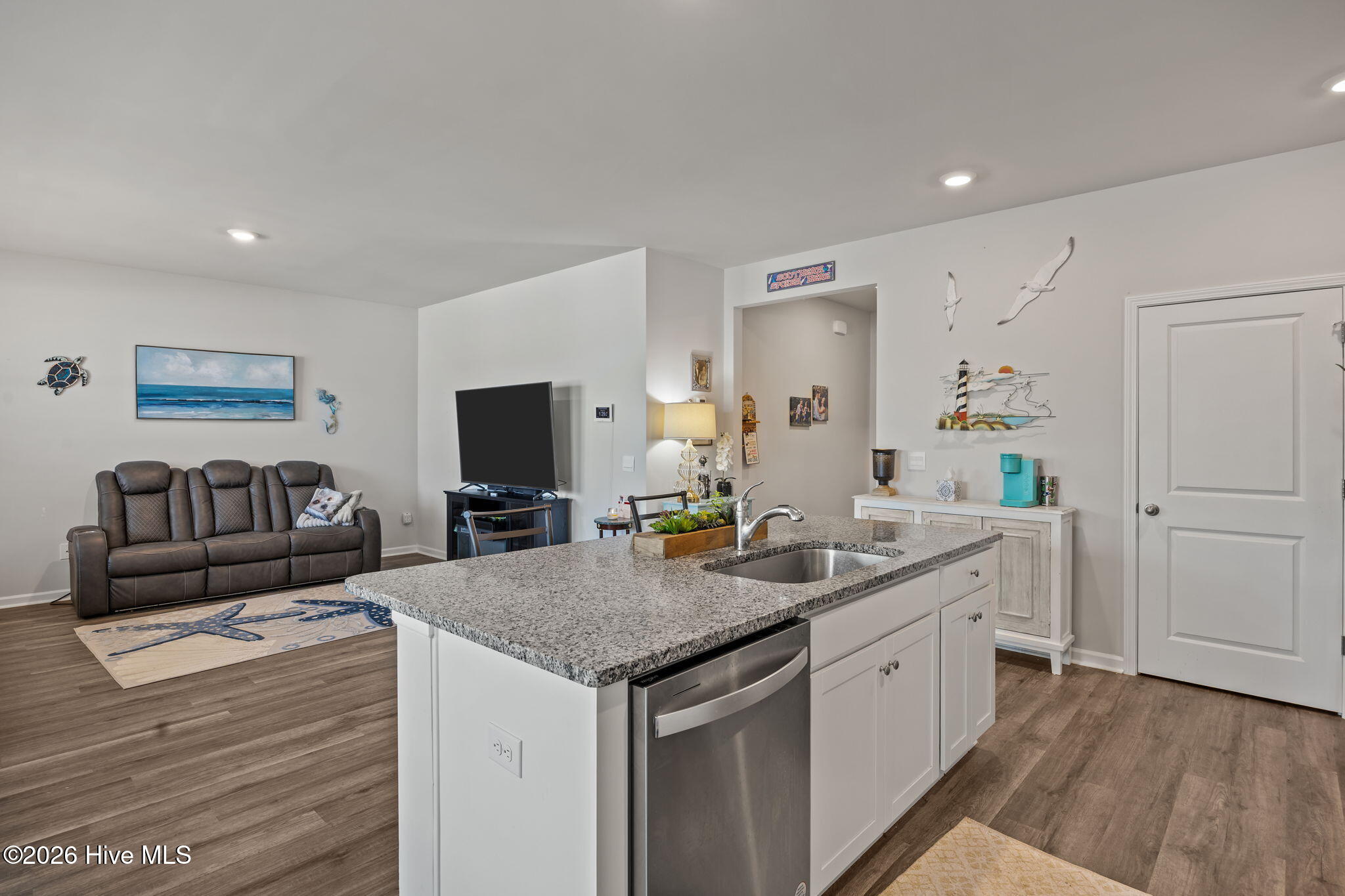 100567889 | Photo 12