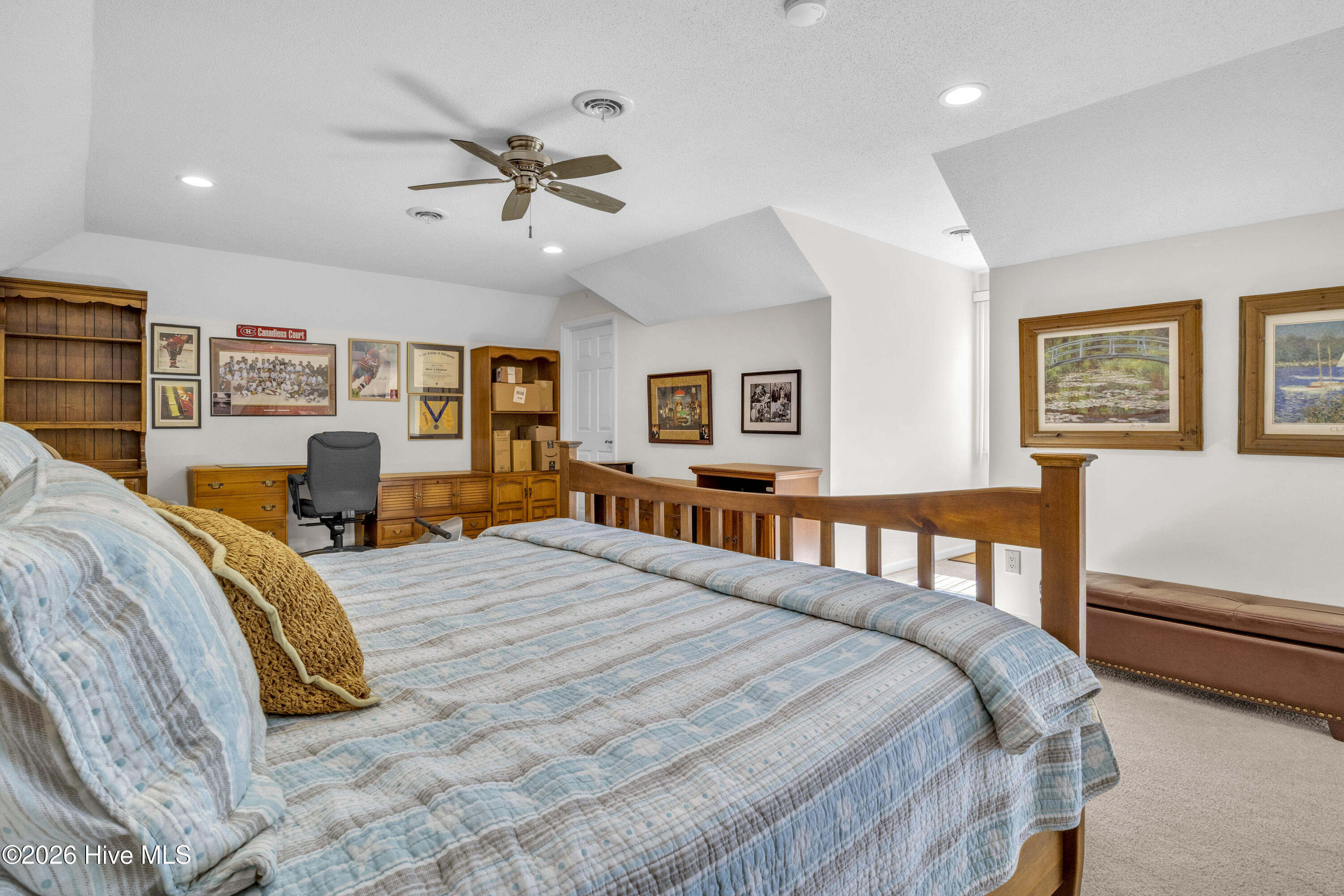 100566160 | Photo 32