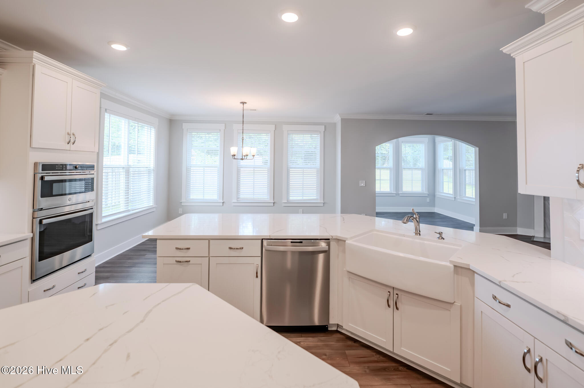 100567790 | Photo 27