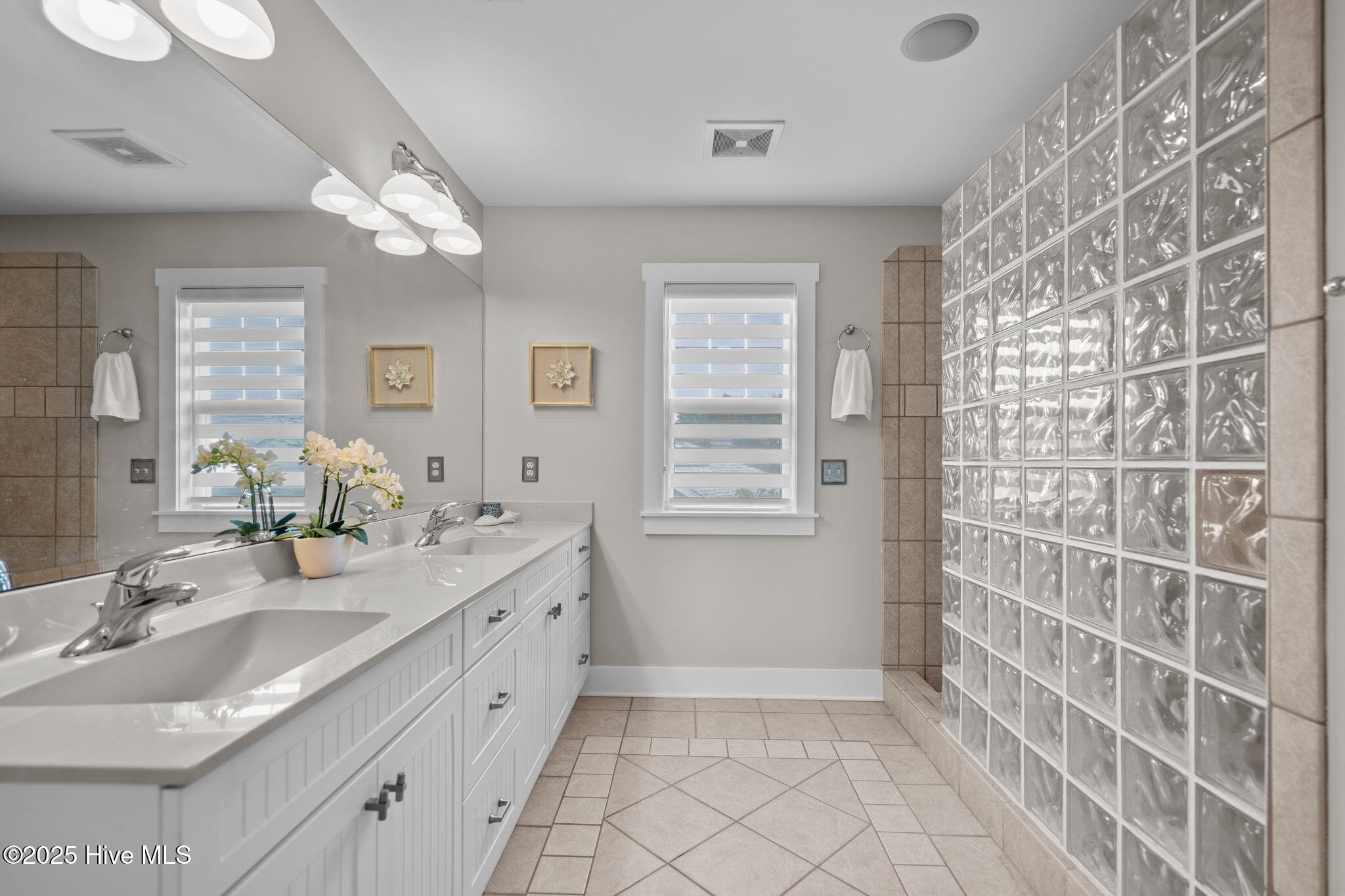 100528762 | Photo 61