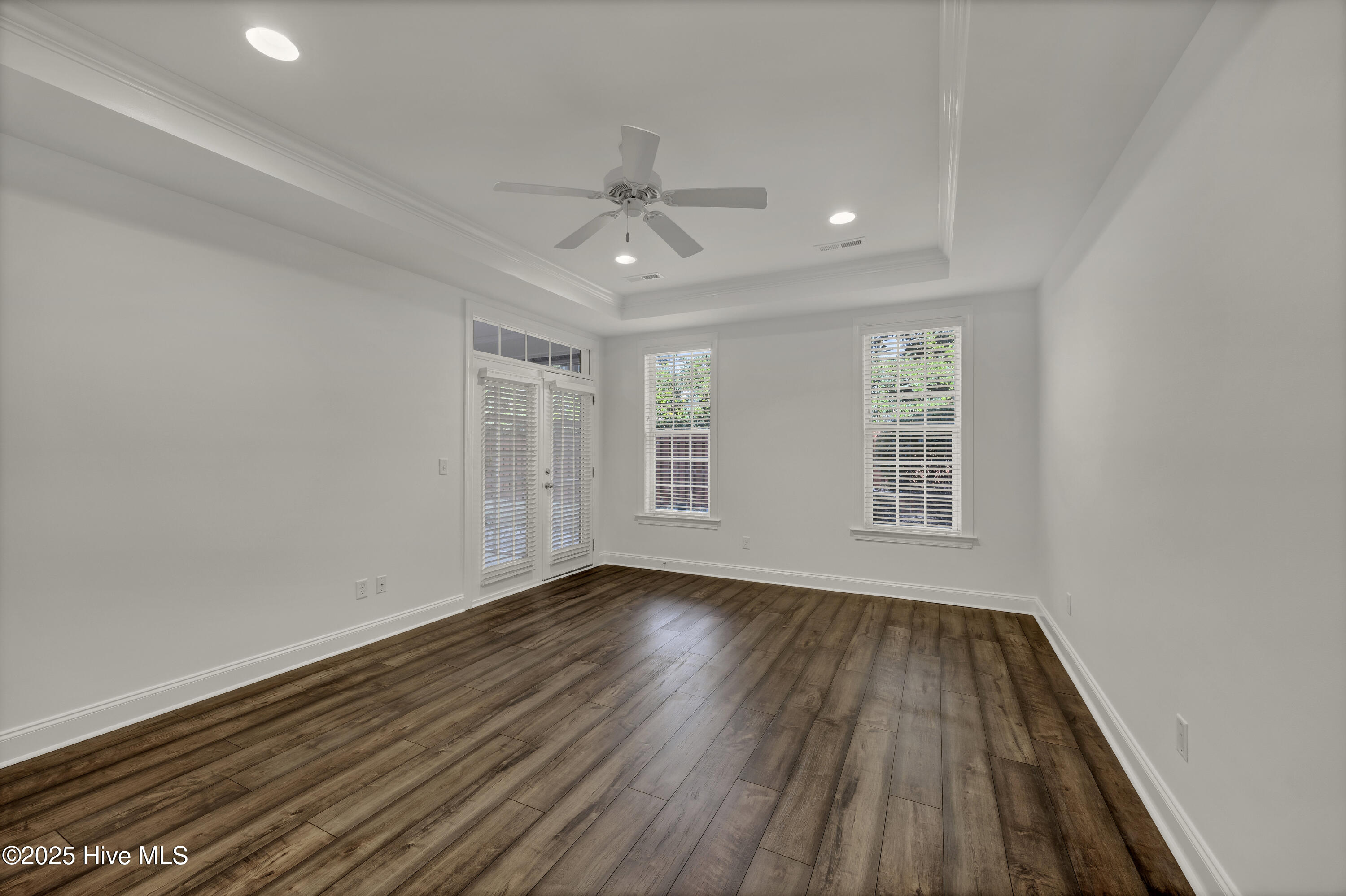 100543175 | Photo 14