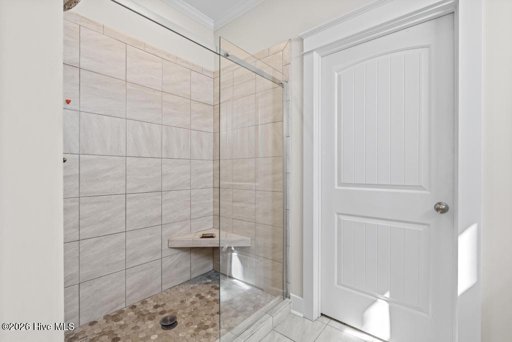 100560208 | Photo 25