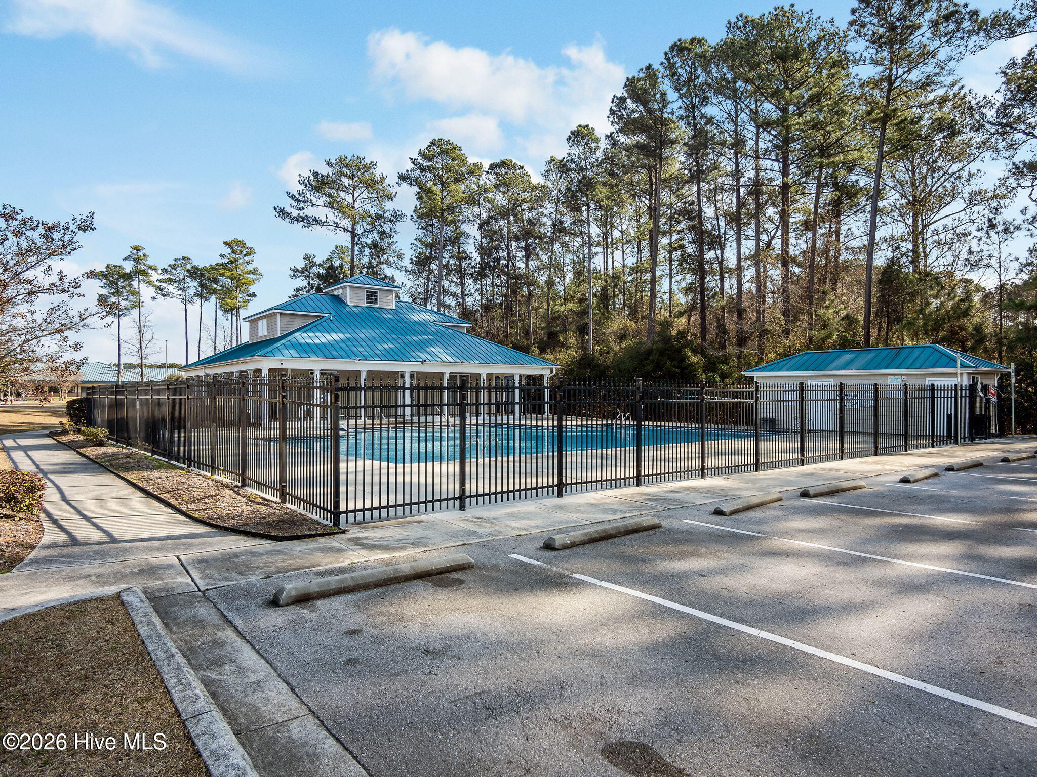 100548967 | Photo 28