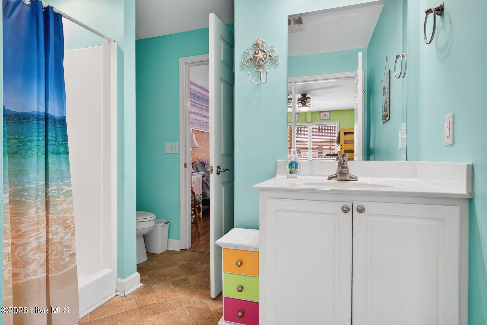 100563850 | Photo 15