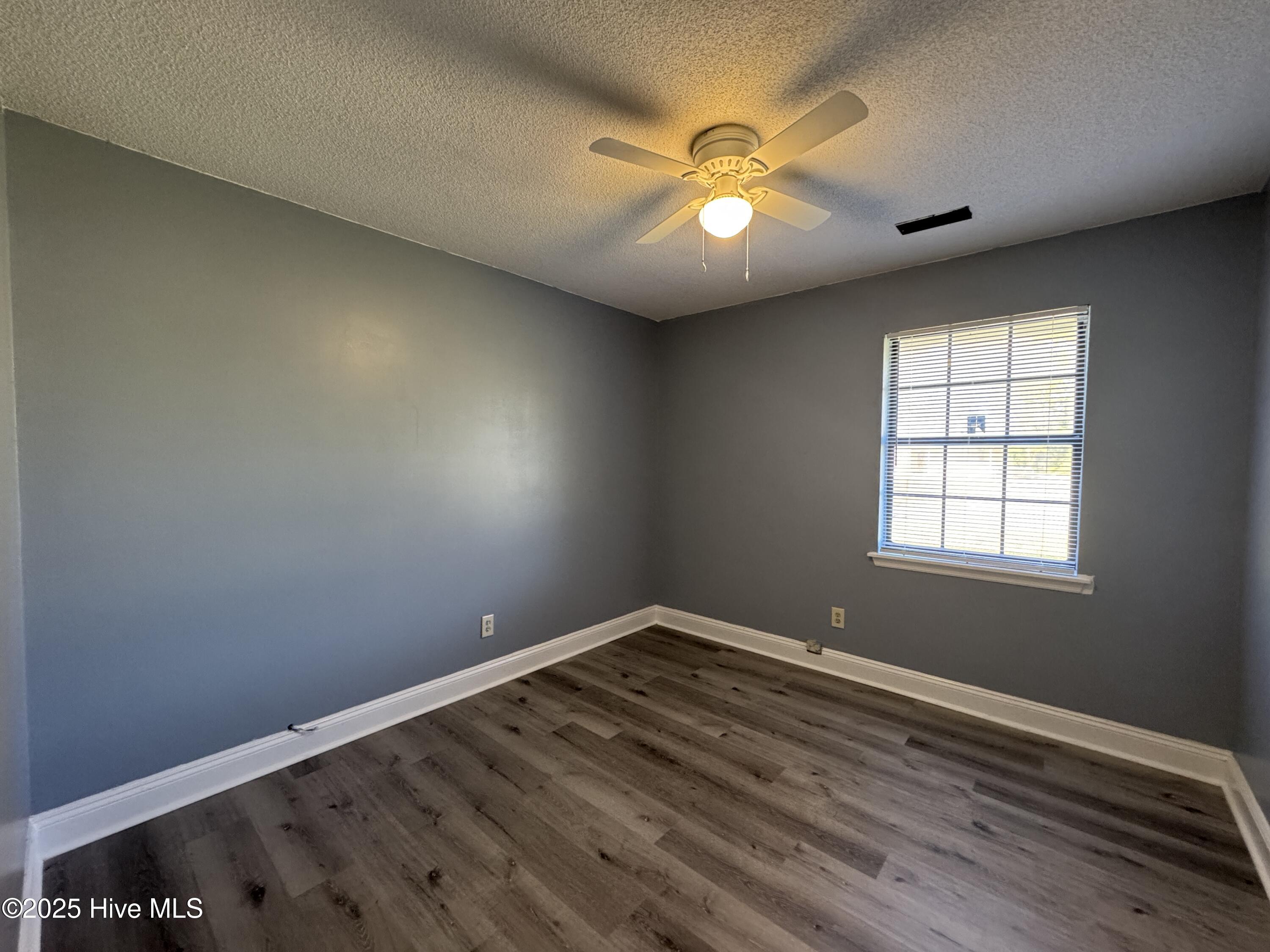 100541945 | Photo 11