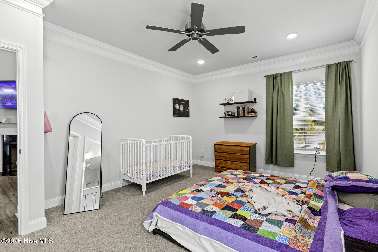 100560379 | Photo 11