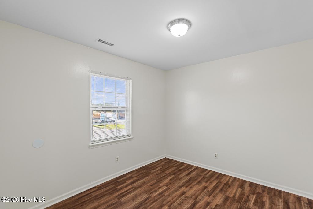 100547595 | Photo 11