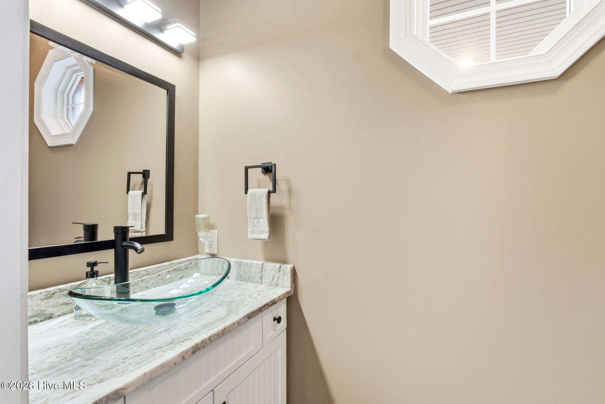 100556153 | Photo 41