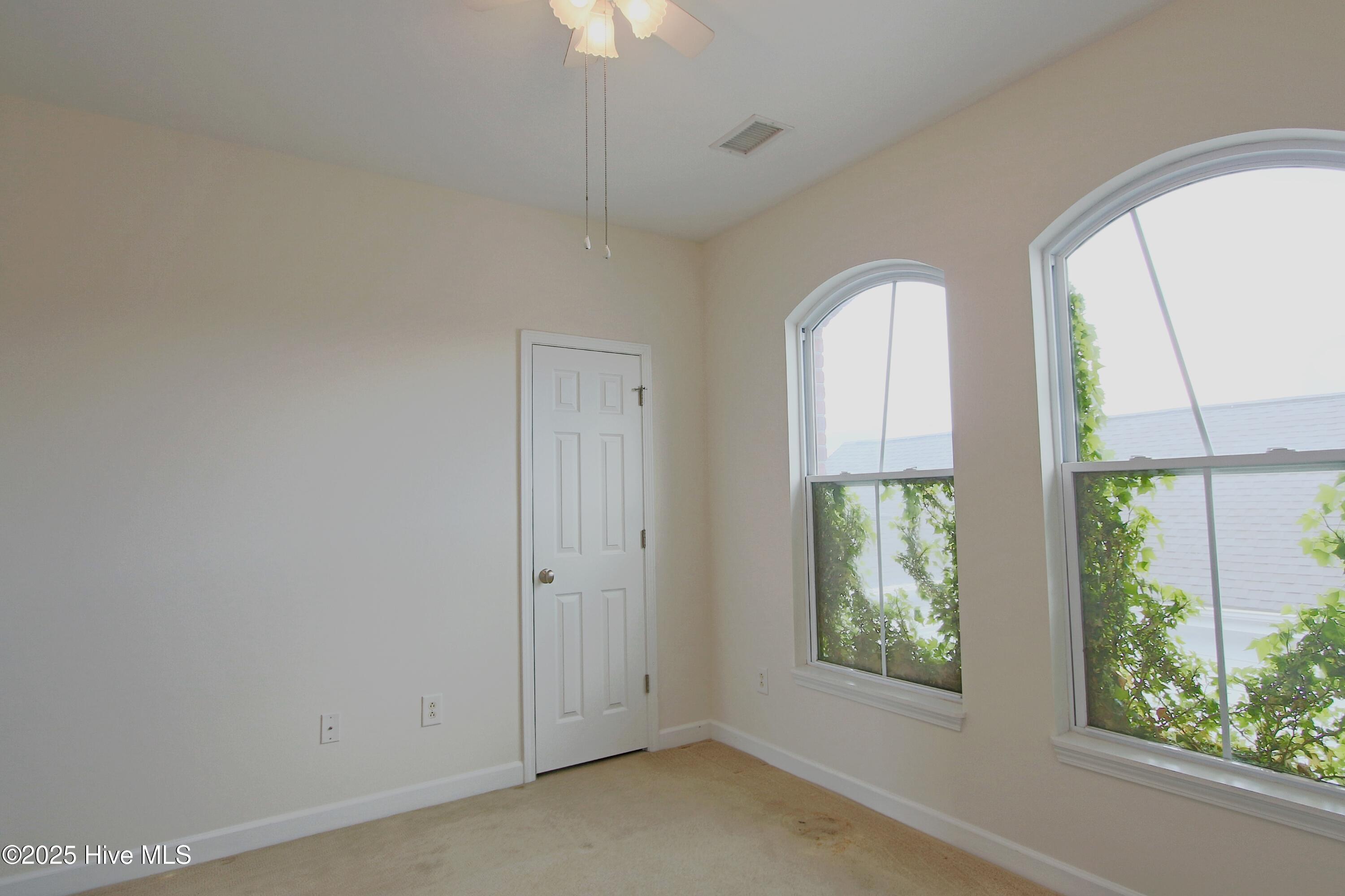 100478733 | Photo 29