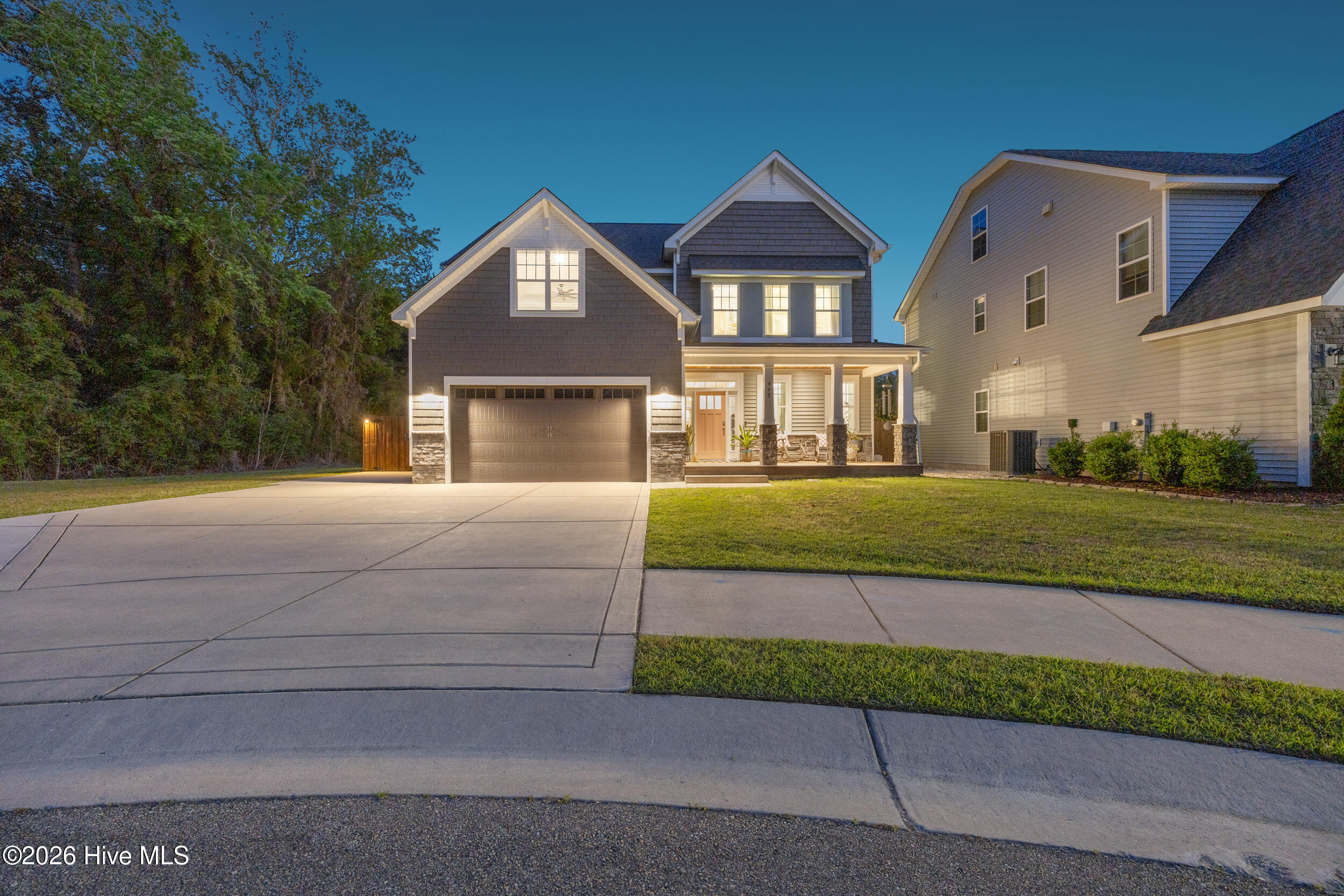 100566940 | Photo 109