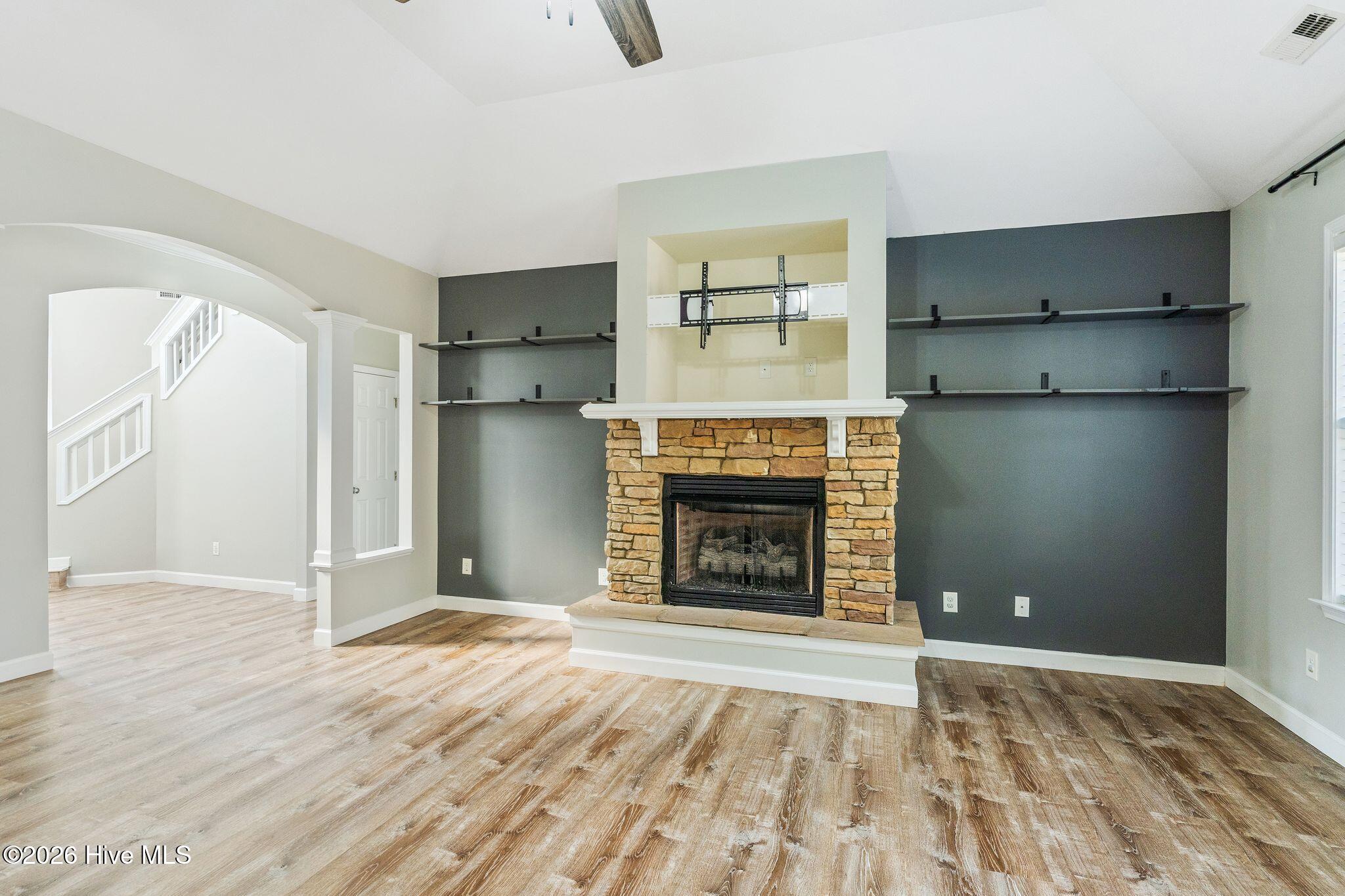 100558662 | Photo 25