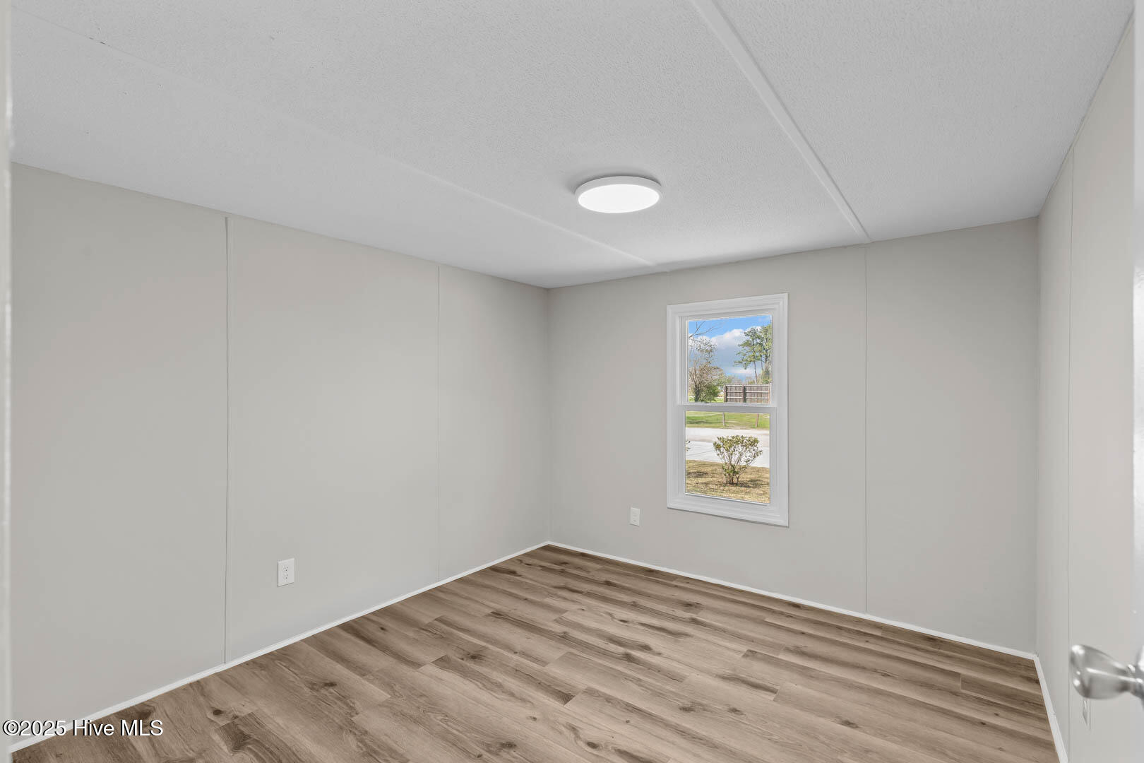 100565795 | Photo 28