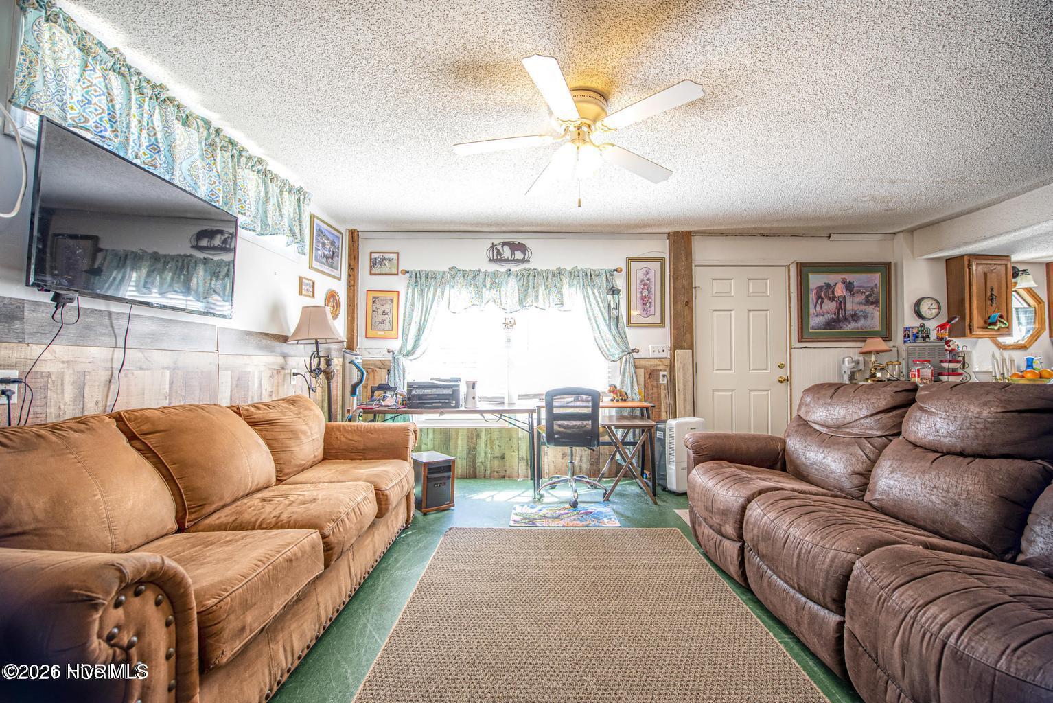 100560097 | Photo 23