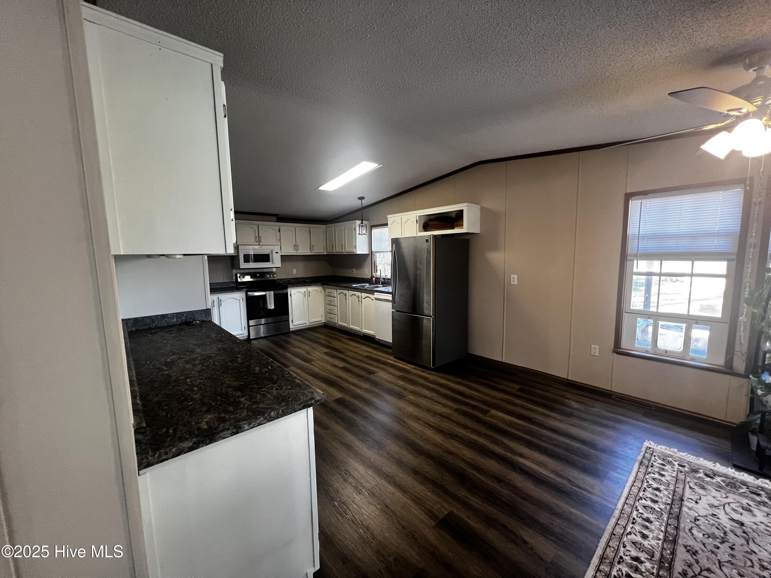 100546652 | Photo 24