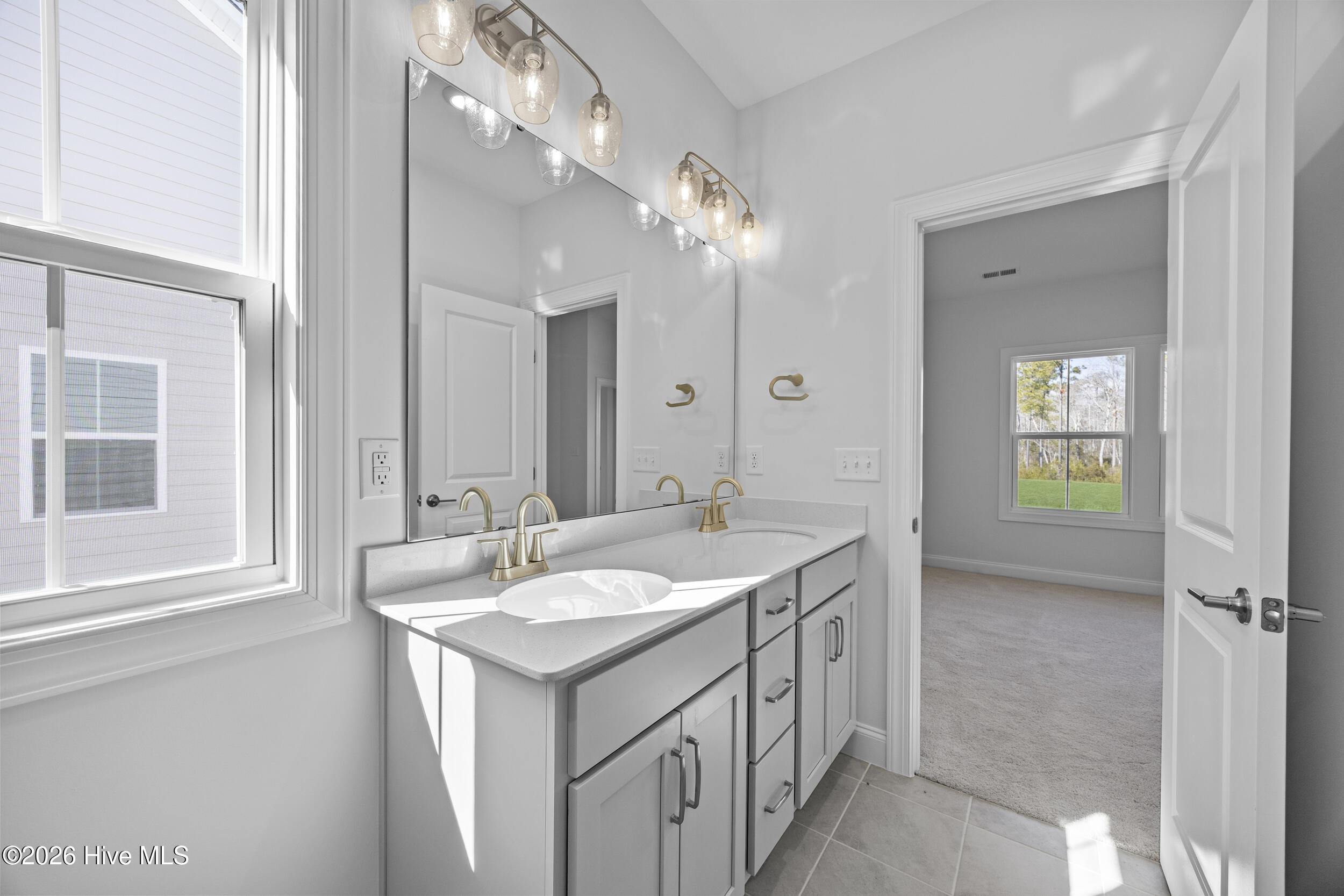 100527055 | Photo 27