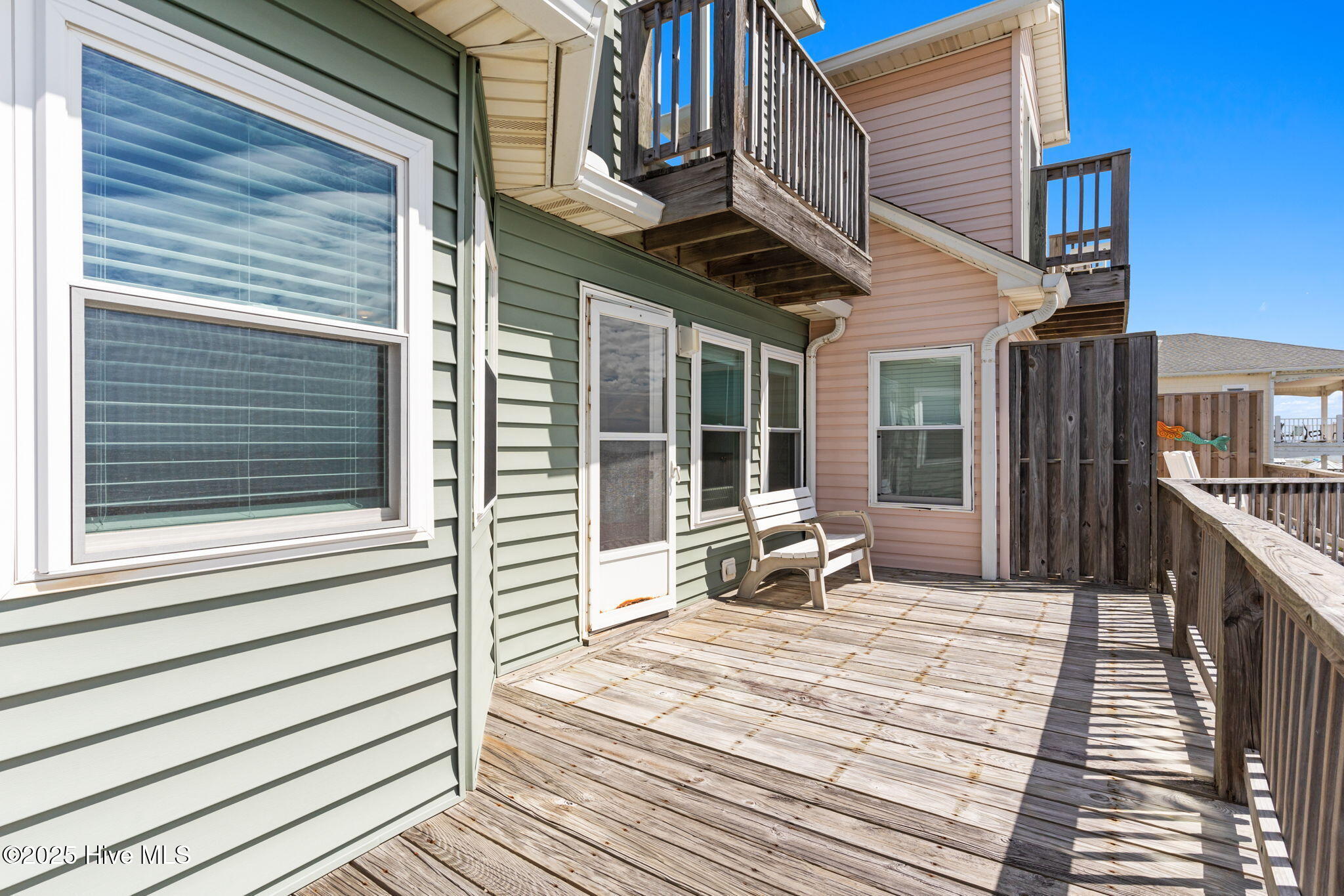 100527985 | Photo 24