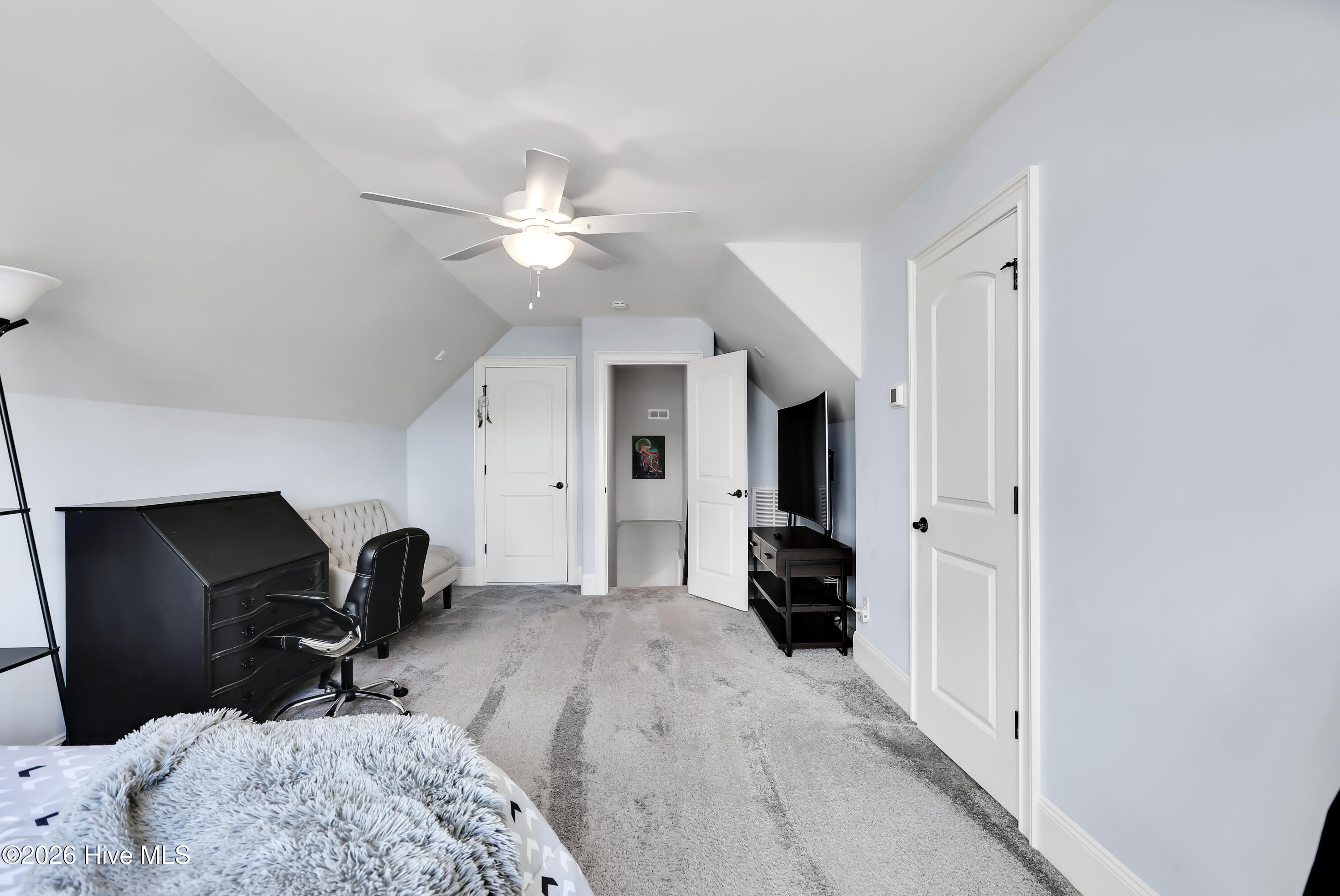 100560278 | Photo 29