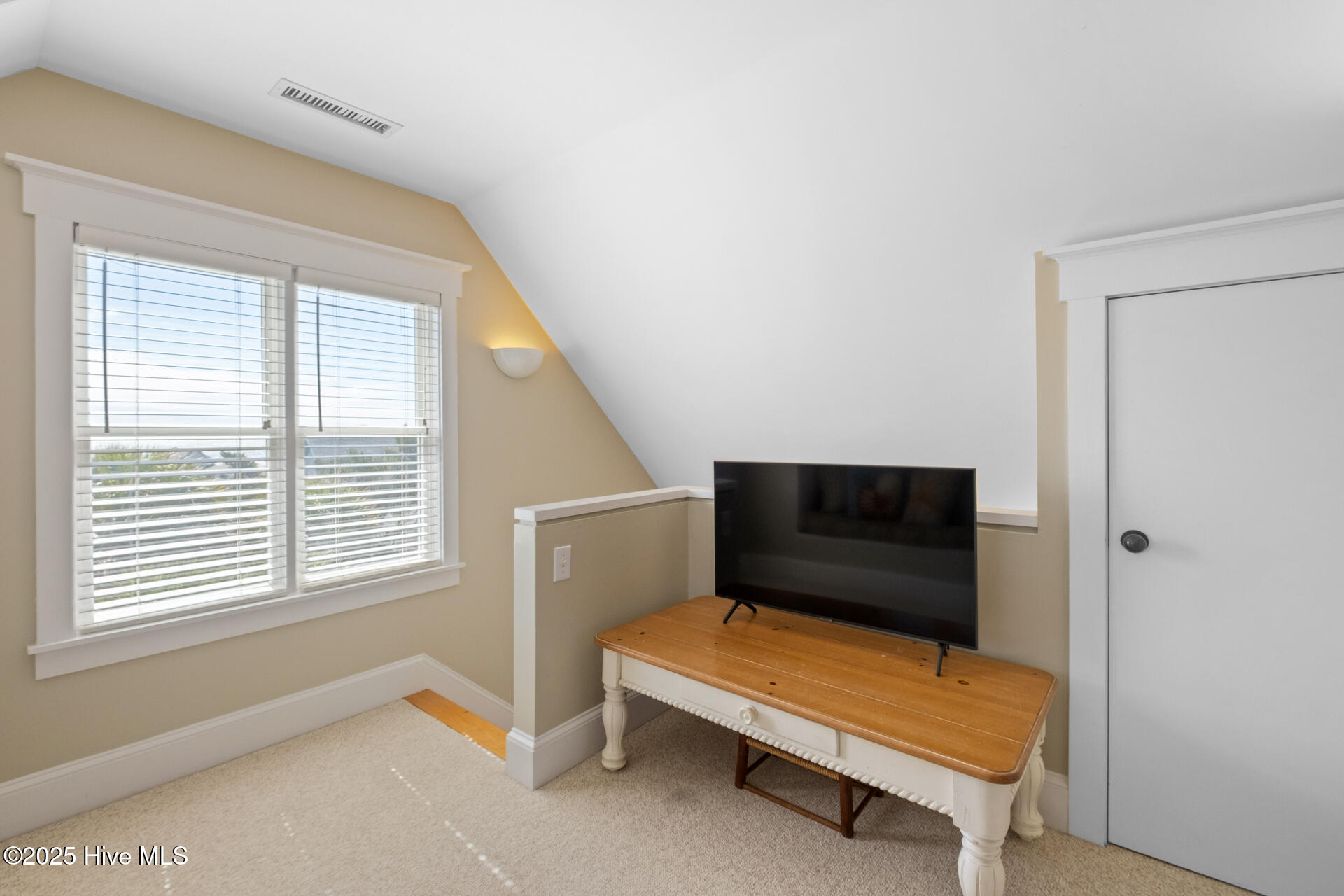 100493663 | Photo 35