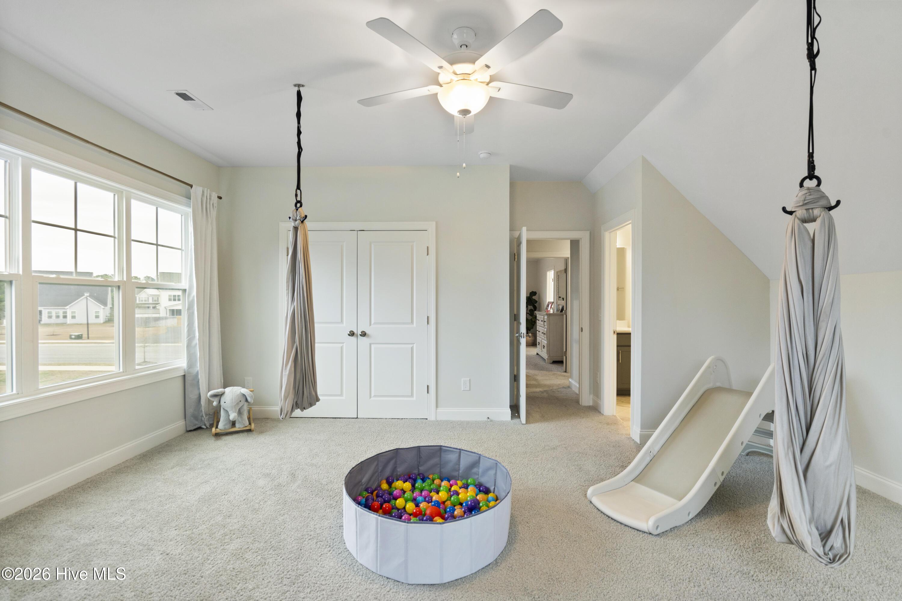 100549659 | Photo 43