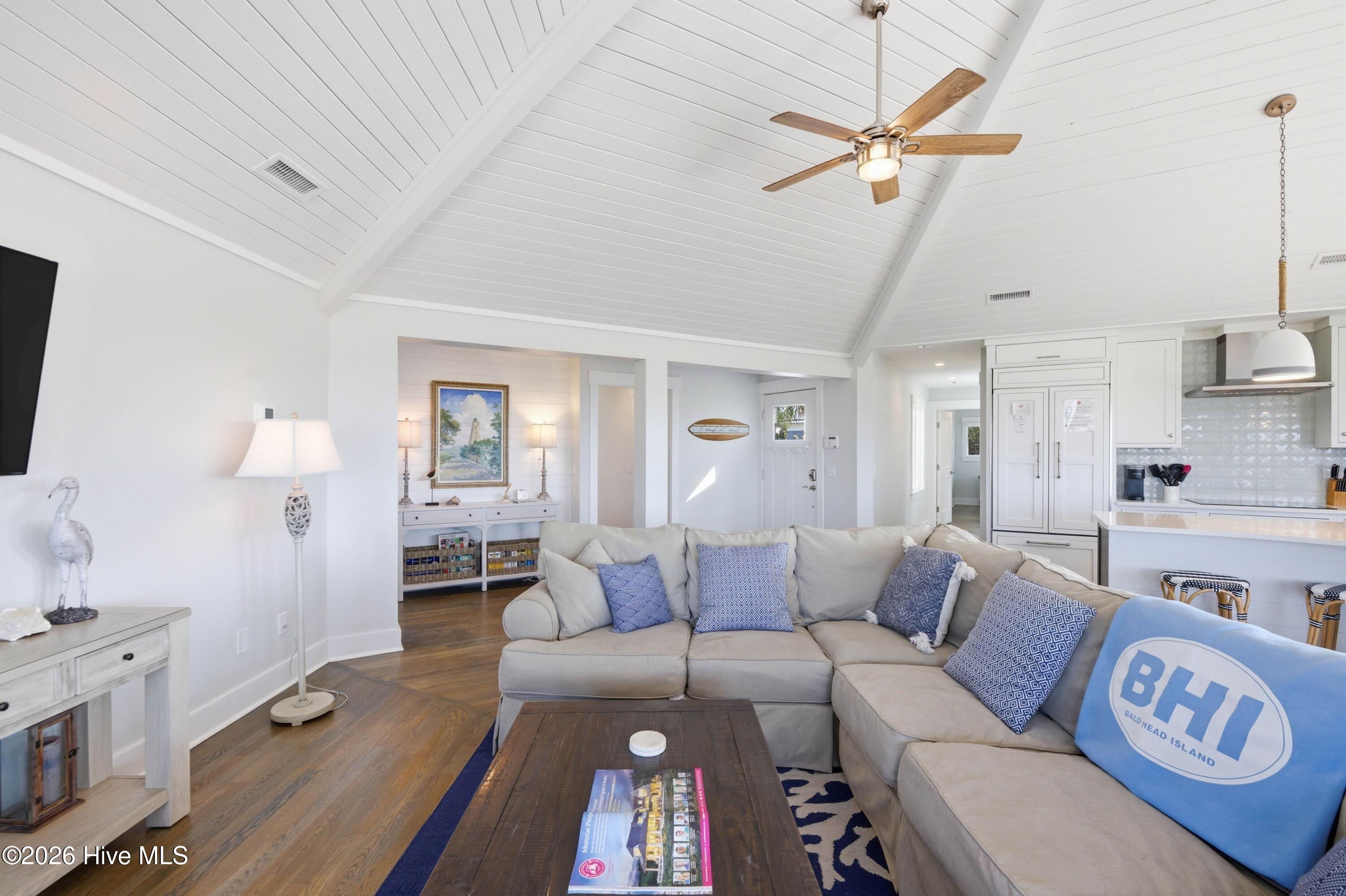 100560271 | Photo 11