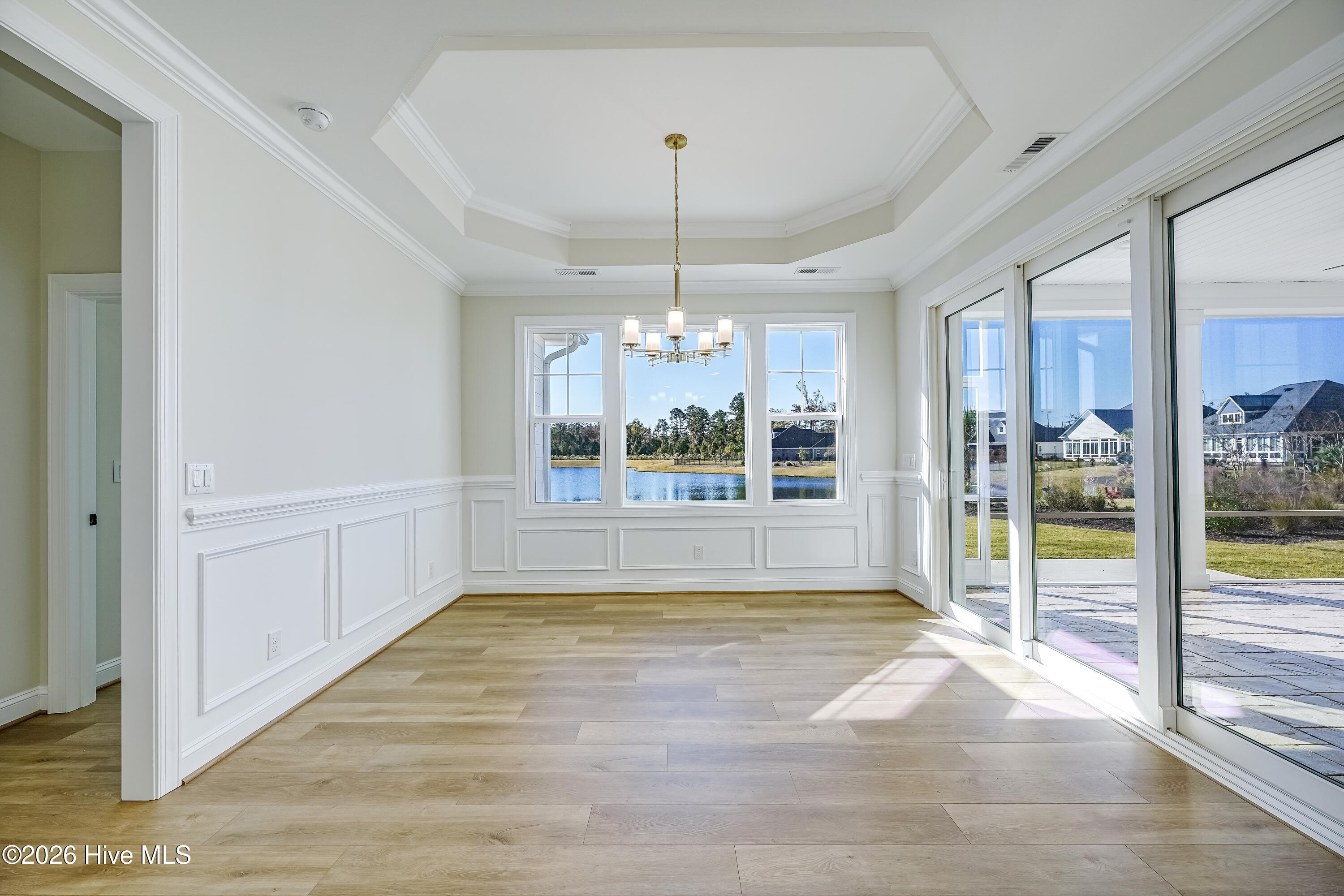 100564282 | Photo 16