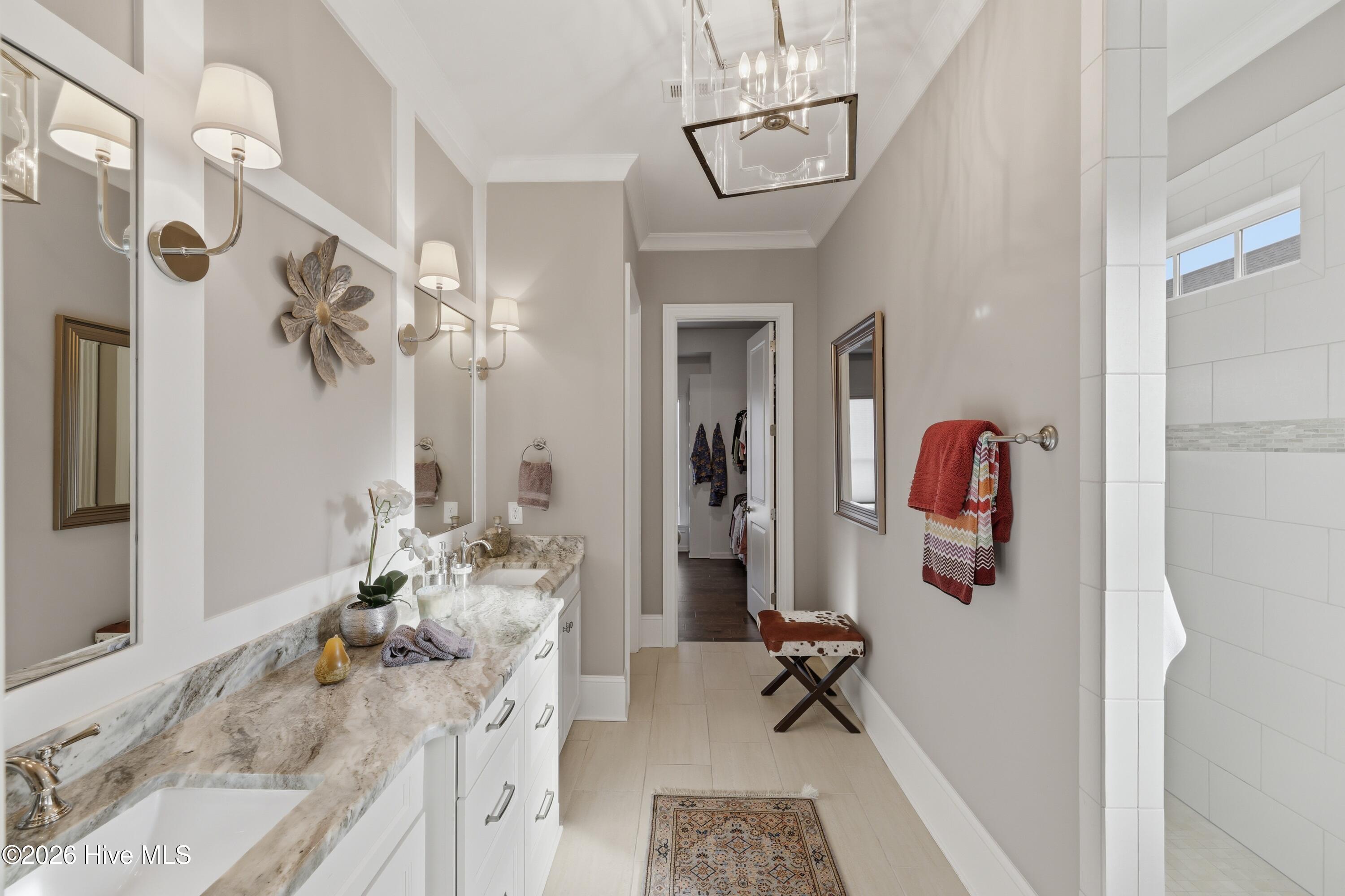 100560697 | Photo 38