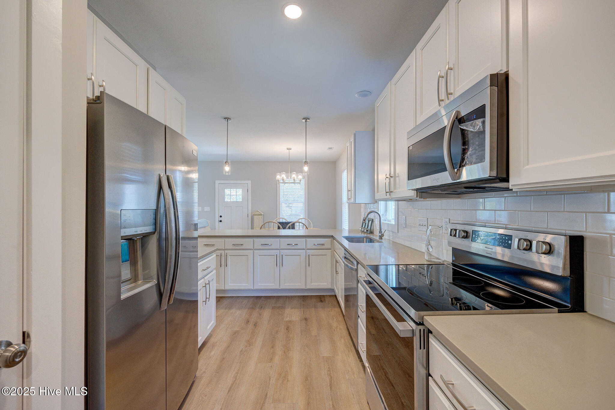 100521175 | Photo 15