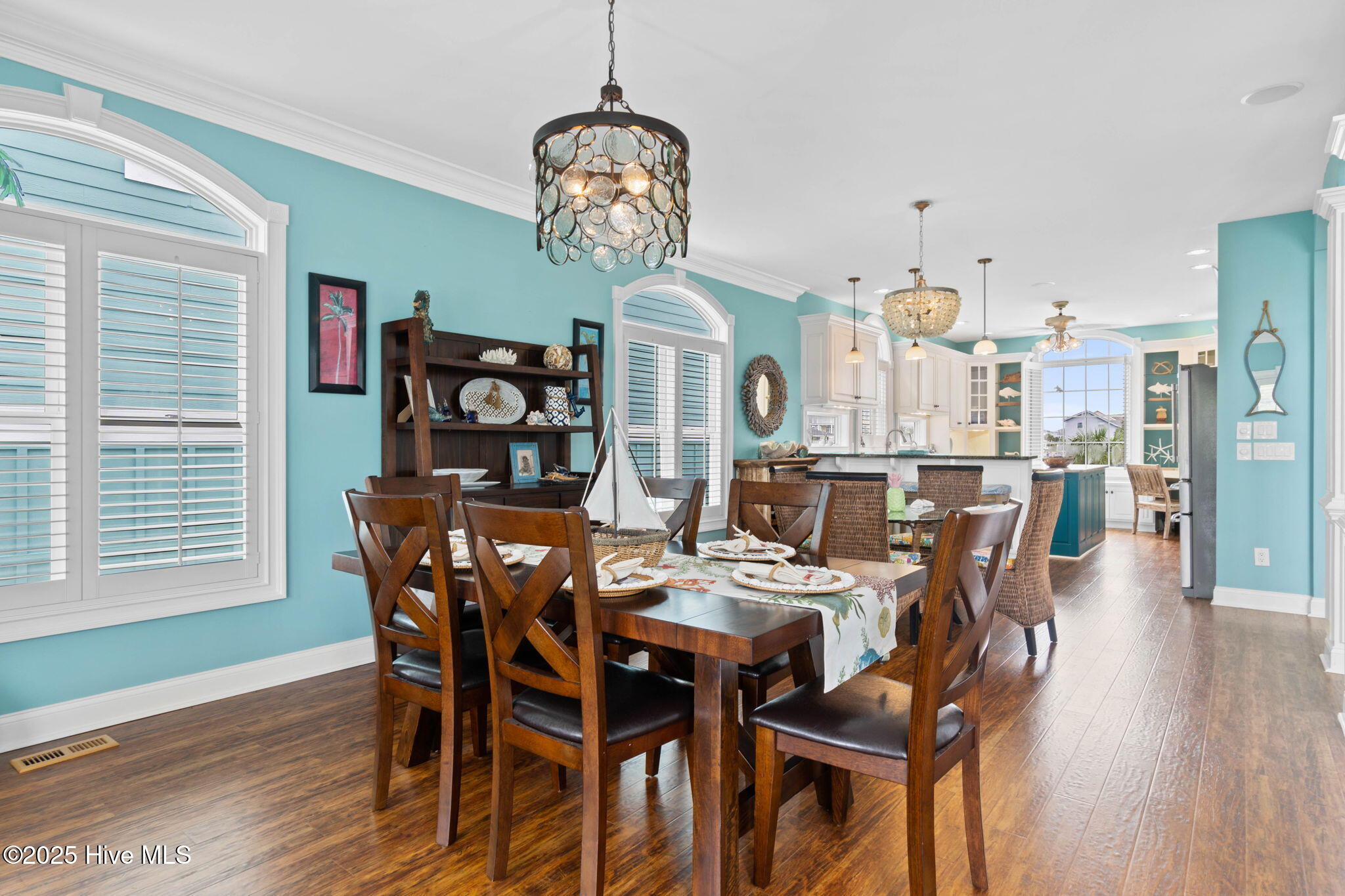 100543695 | Photo 38