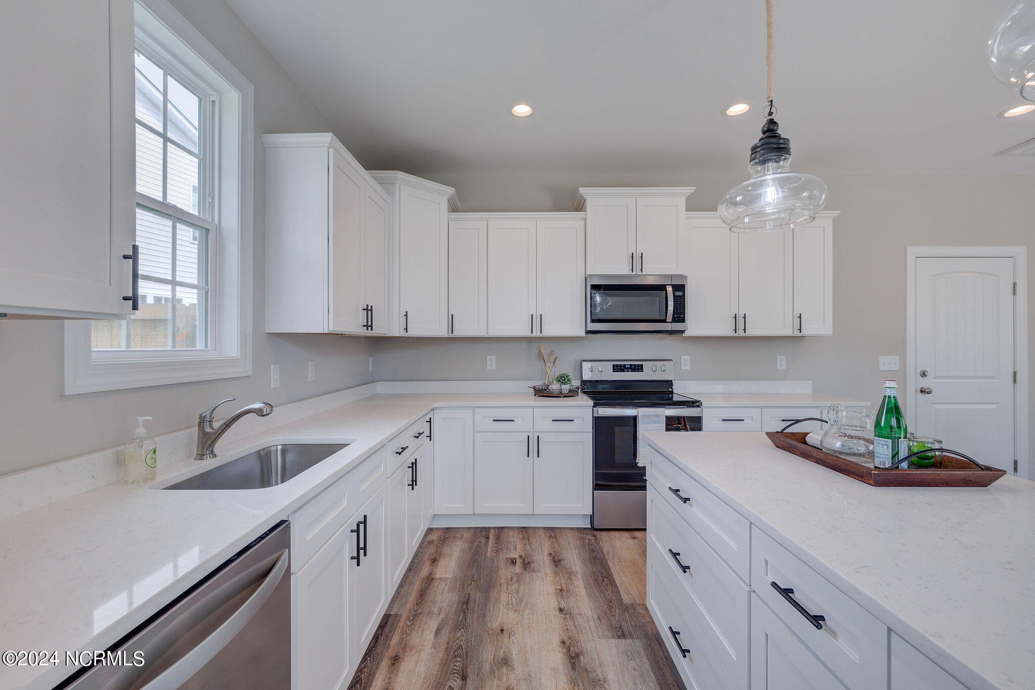 100548274 | Photo 14