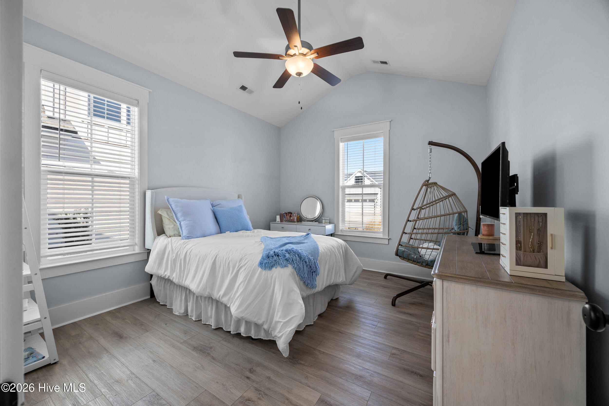 100555433 | Photo 37