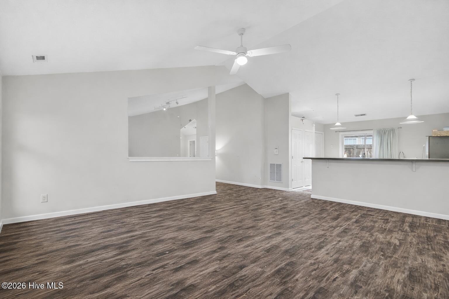 100543269 | Photo 13