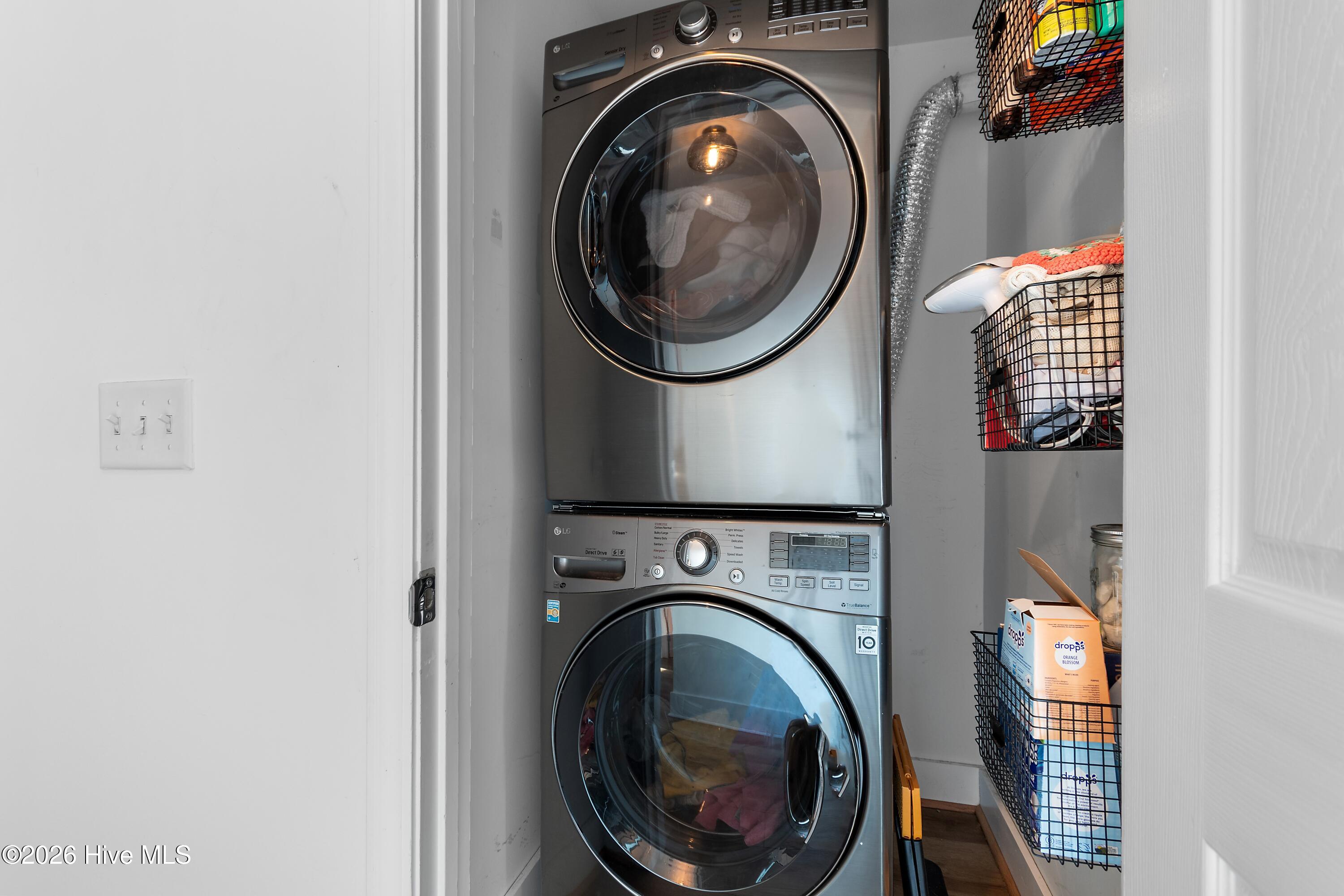 100568086 | Photo 26