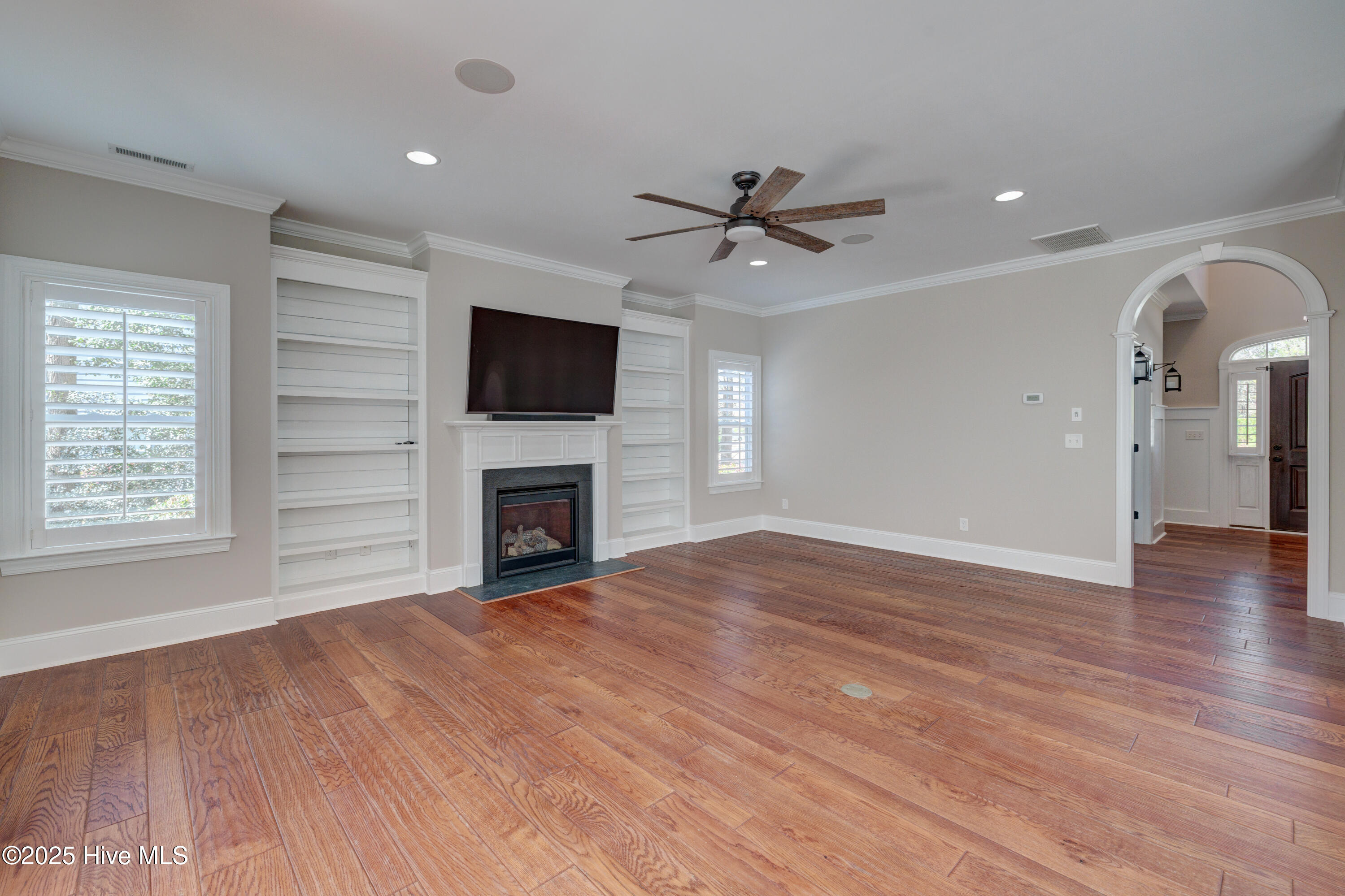 100496540 | Photo 25