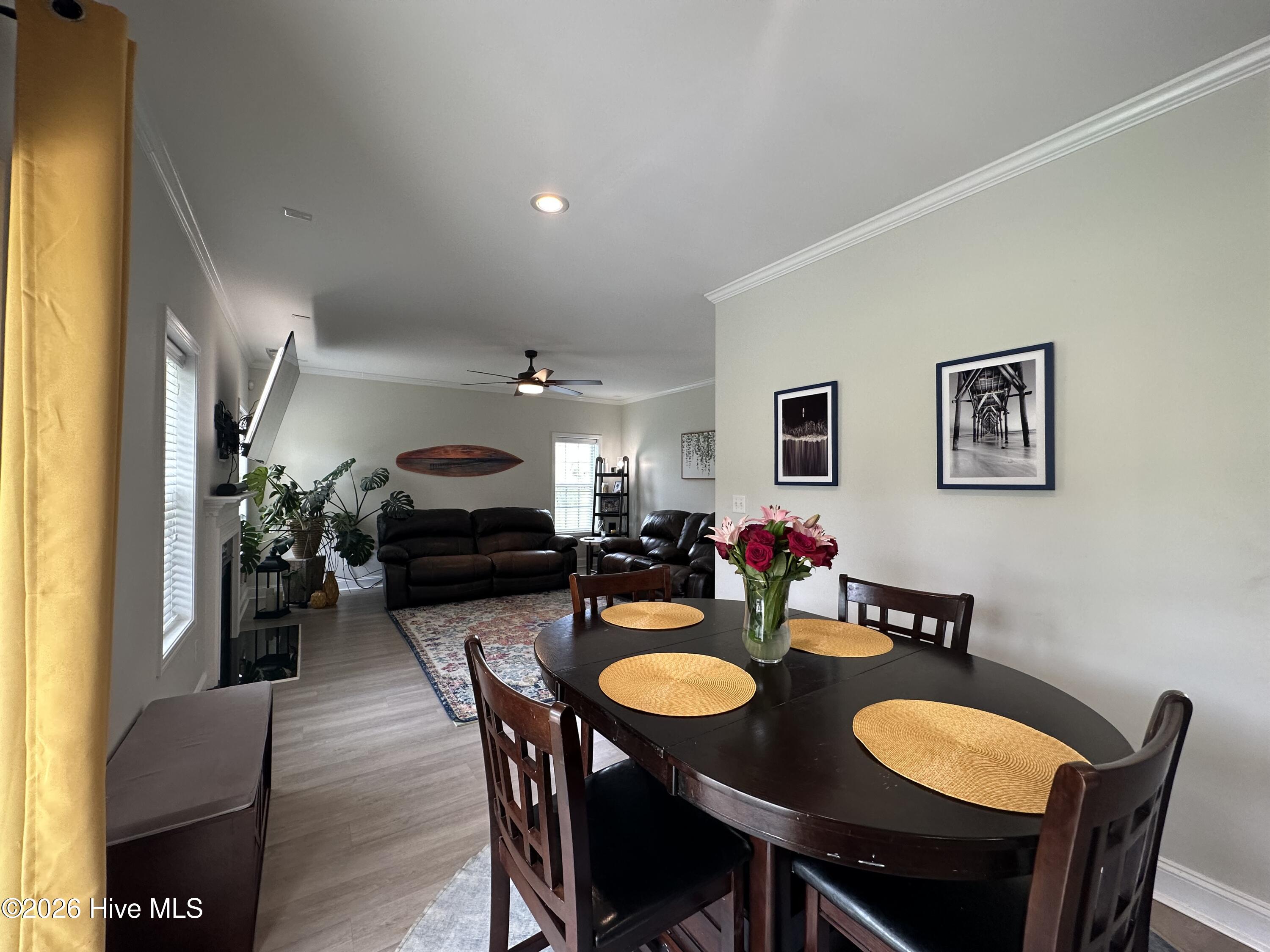 100563138 | Photo 64