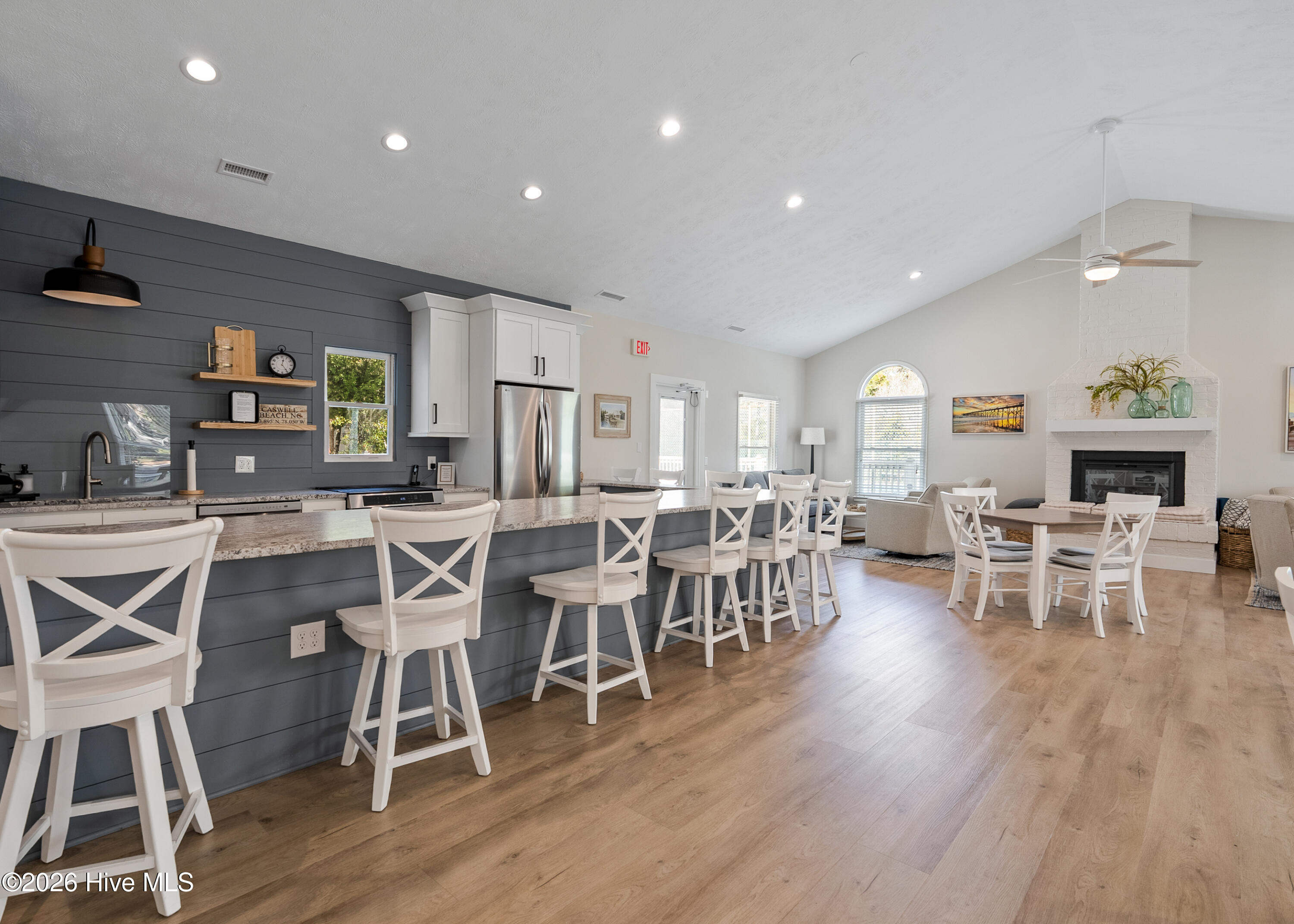 100550882 | Photo 60