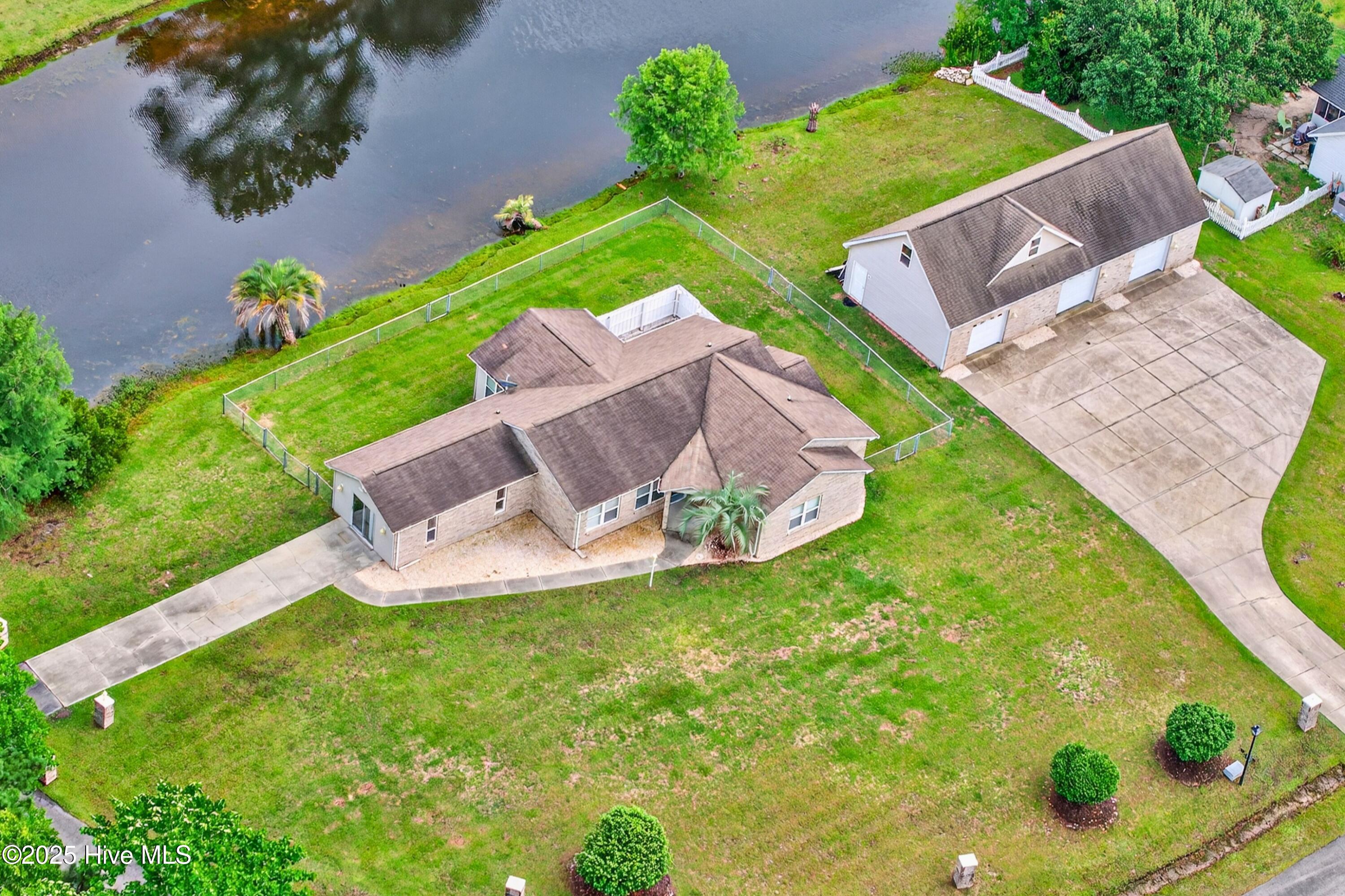 100513022 | Photo 26