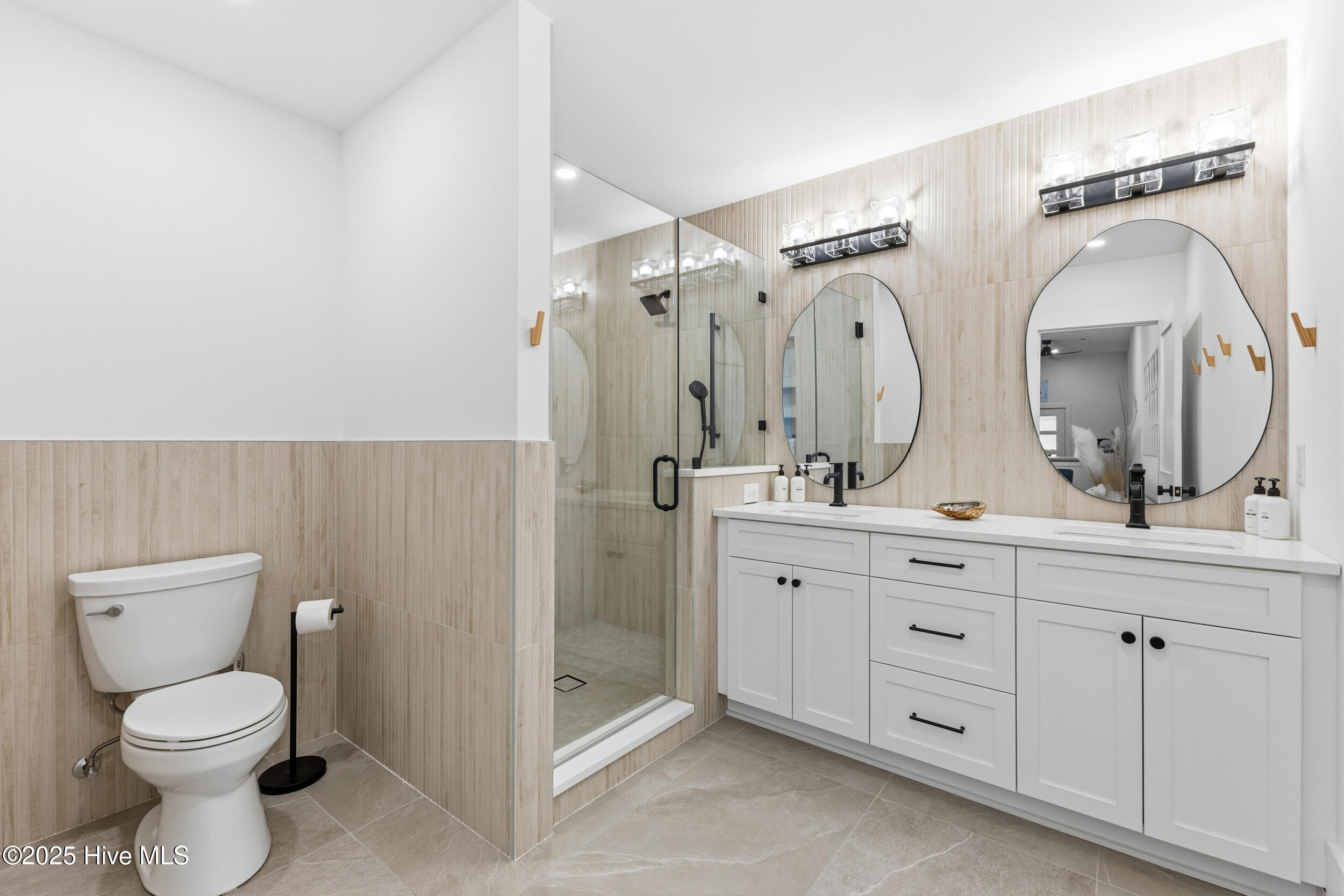 100541015 | Photo 41