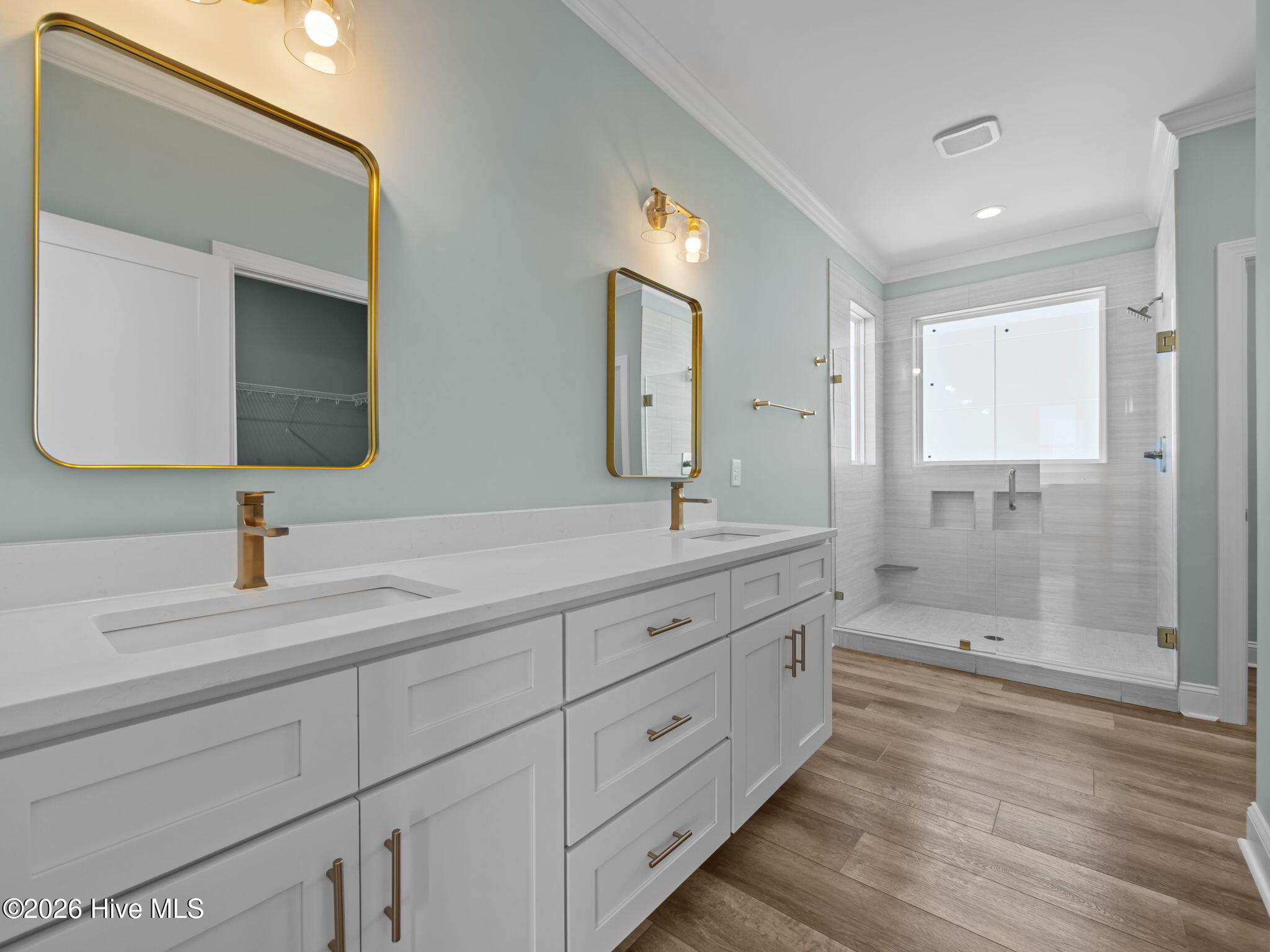 100550191 | Photo 18