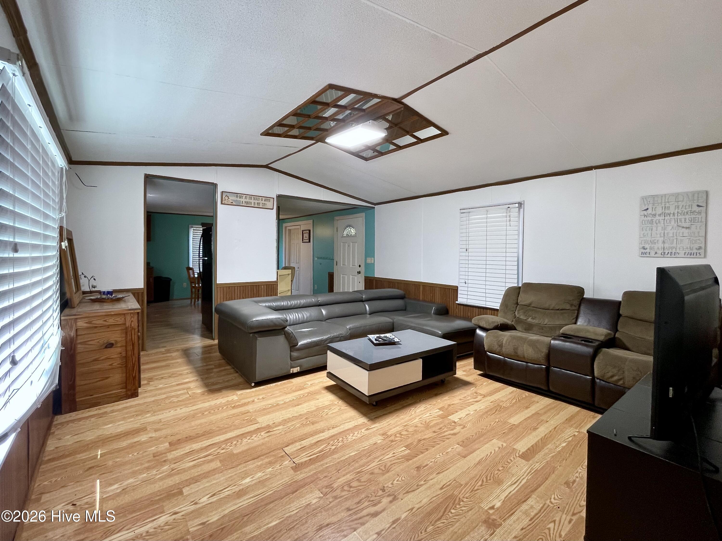 100569888 | Photo 12