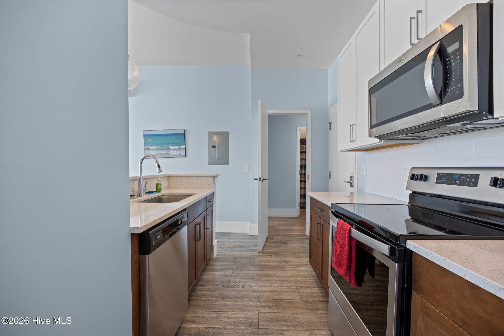 100566225 | Photo 16