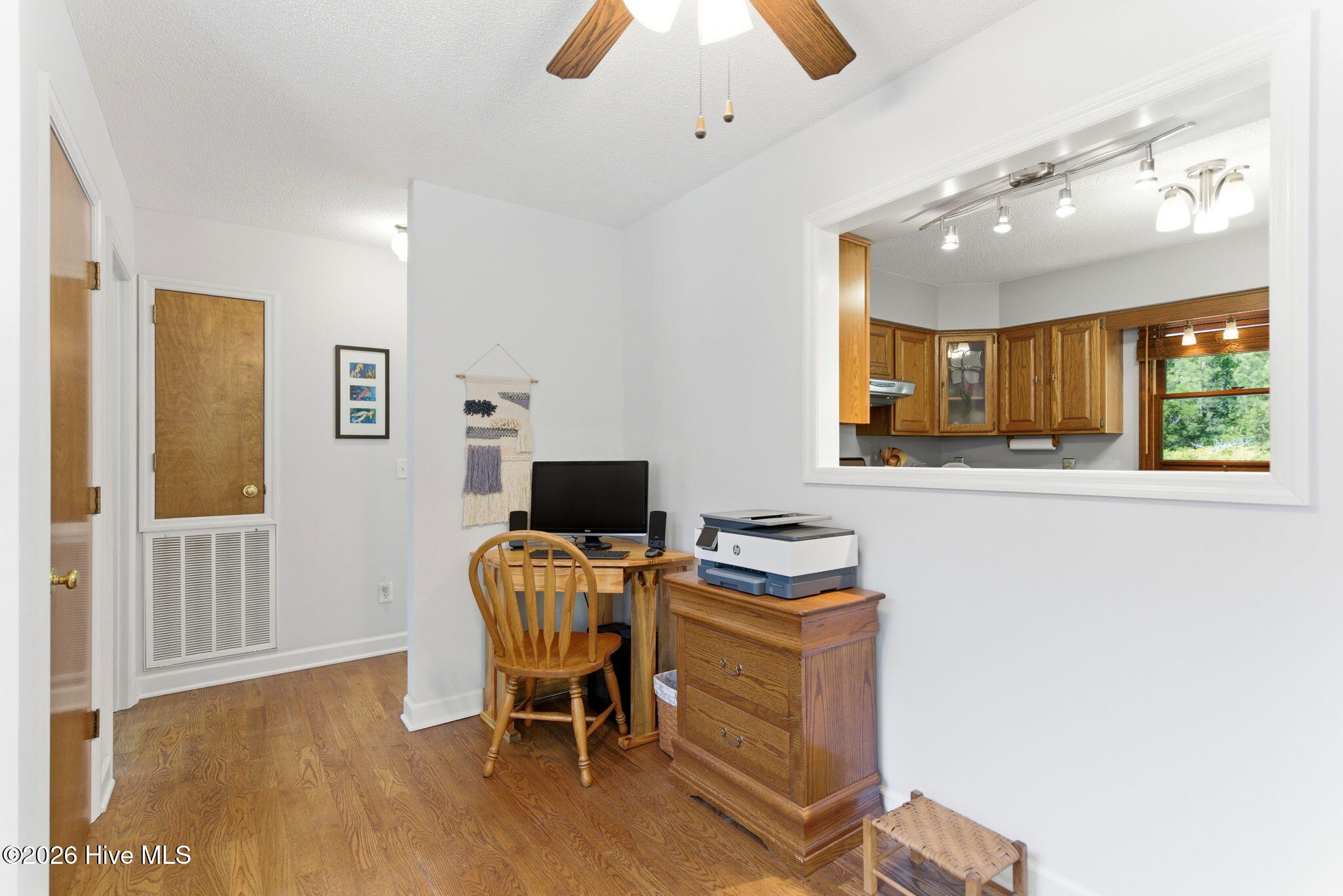 100569907 | Photo 14